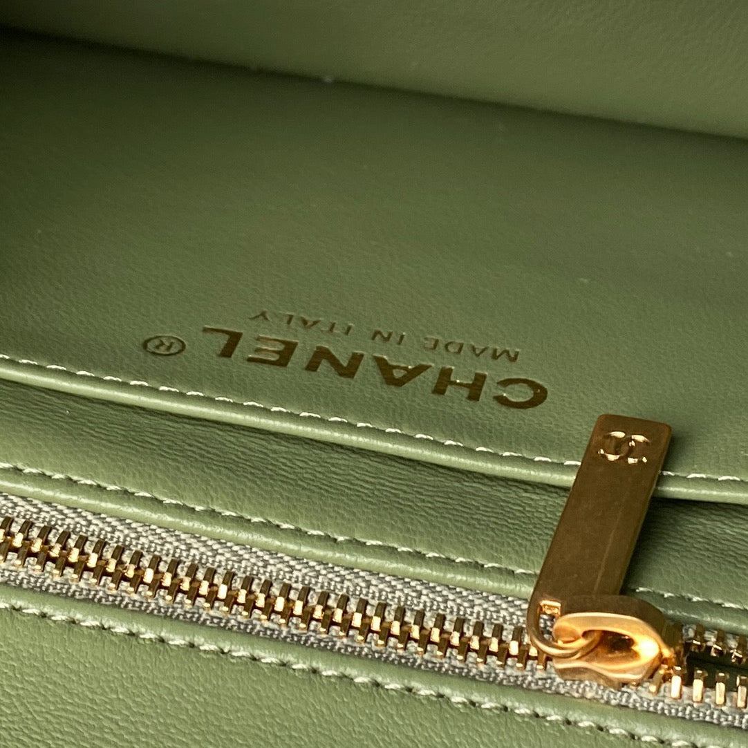 Chanel 25 Pearl Crush Square Flap Bag 17cm Dark Green Lambskin 323088