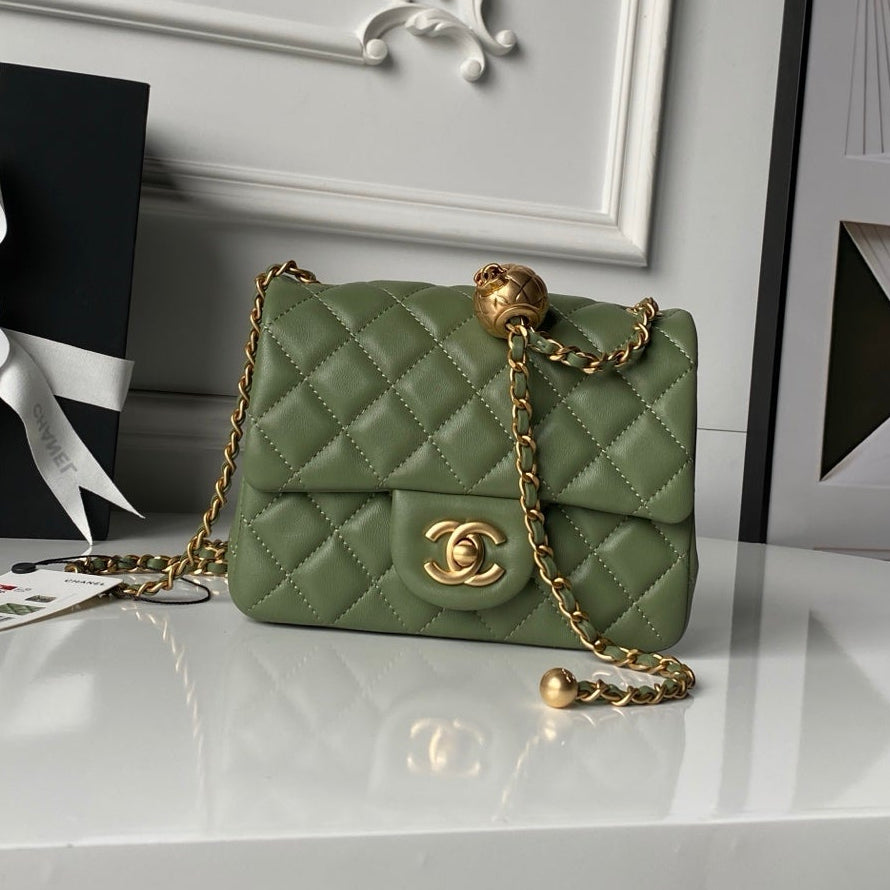 Chanel 25 Pearl Crush Square Flap Bag 17cm Dark Green Lambskin 323088