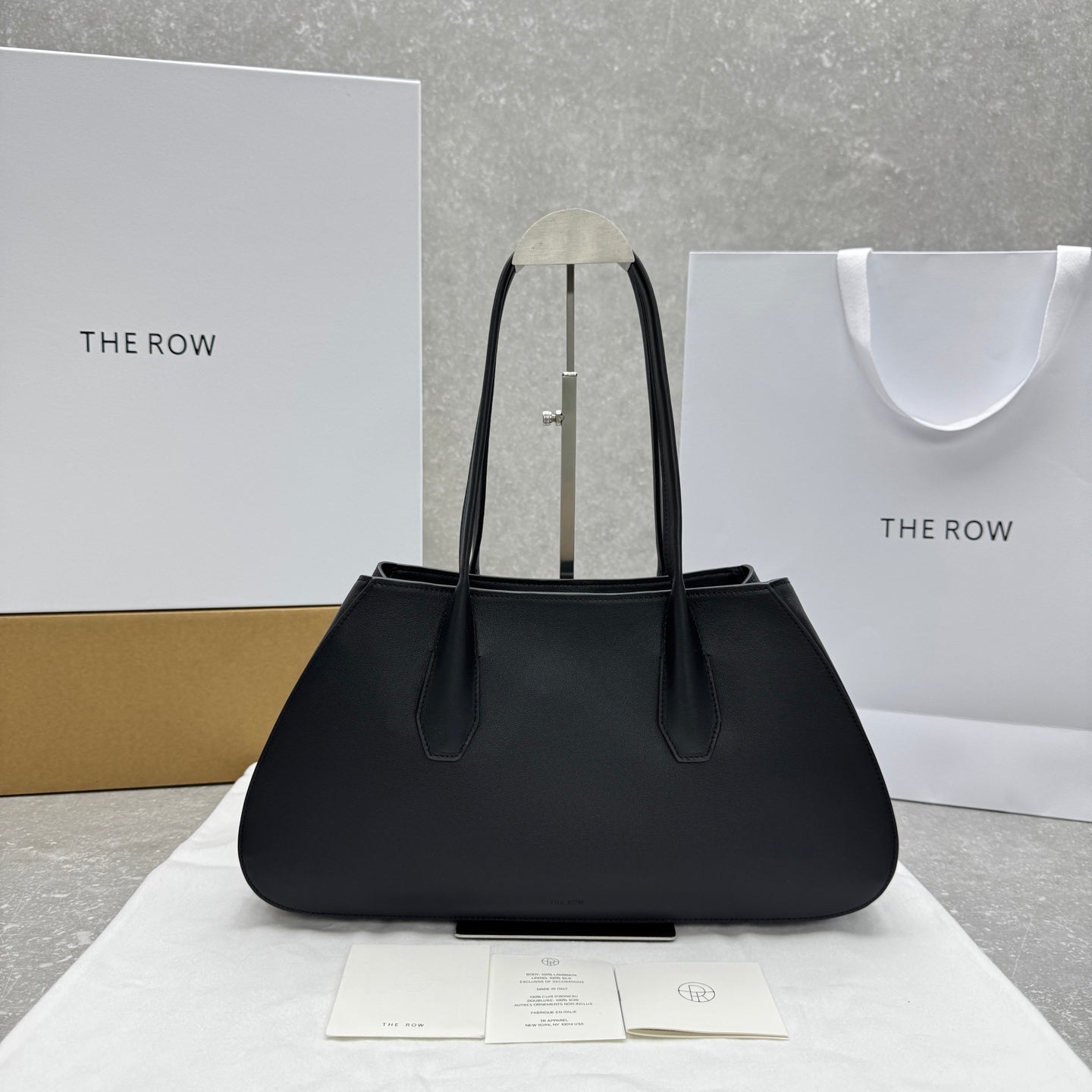 The Row 2025 Alger Bag 39cm Black Cowhide