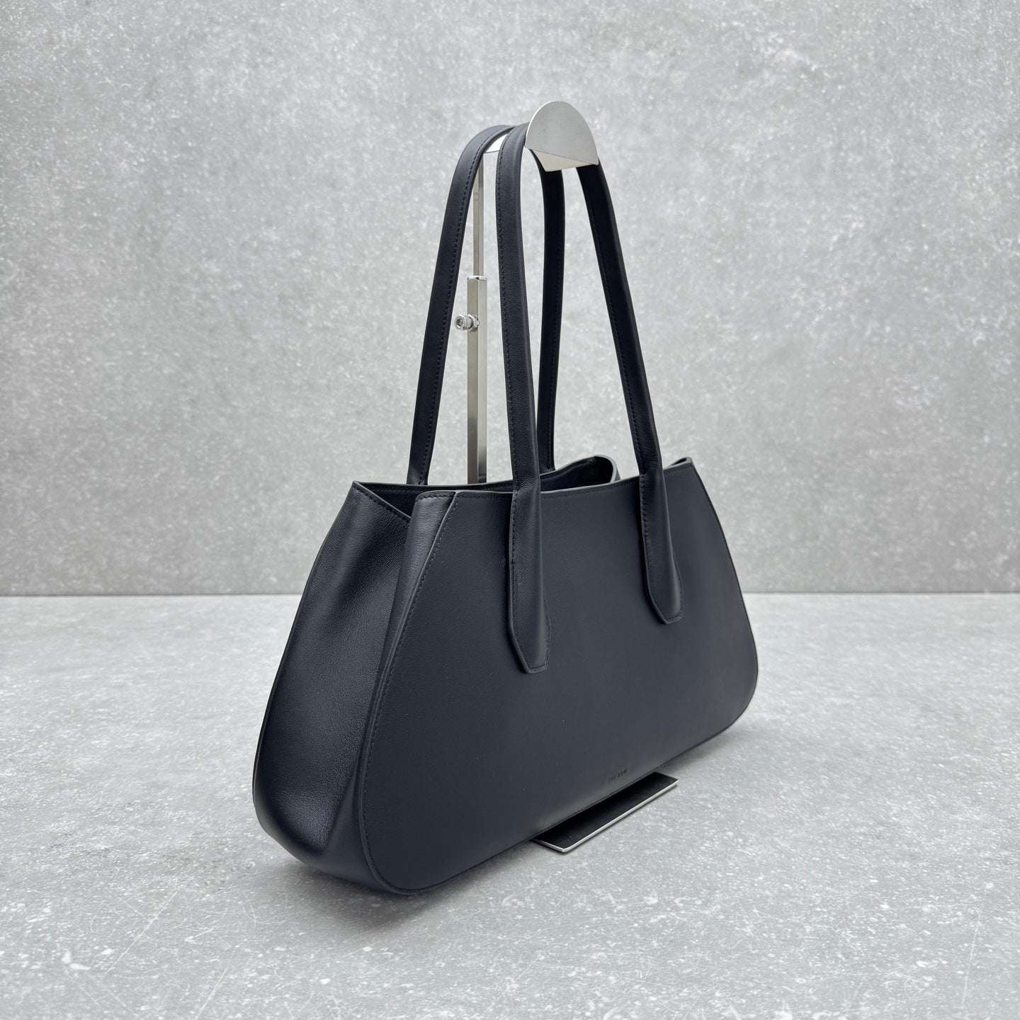 The Row 2025 Alger Bag 39cm Black Cowhide