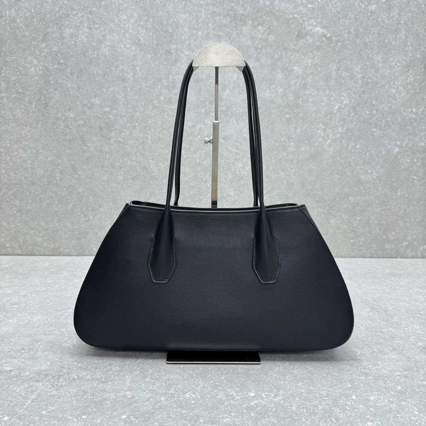 The Row 2025 Alger Bag 39cm Black Cowhide