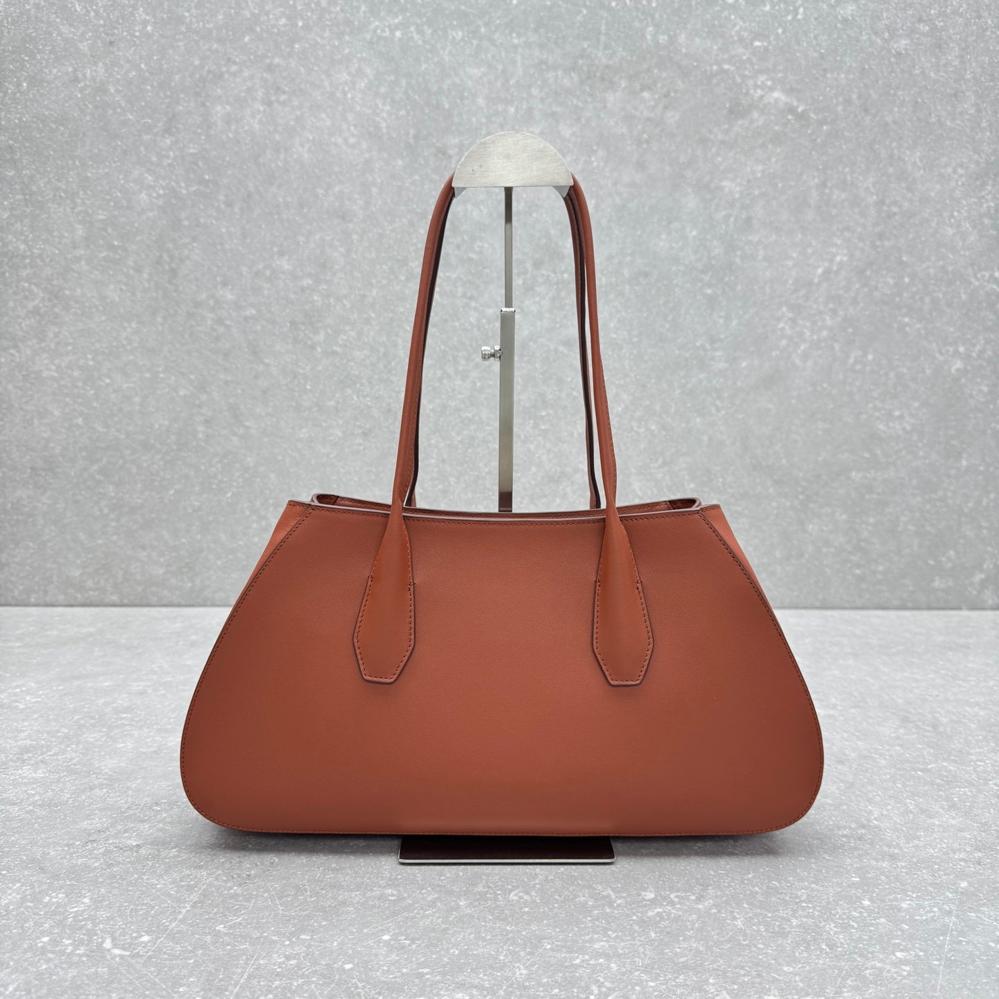 The Row 2025 Alger Bag 39cm Caramel Cowhide
