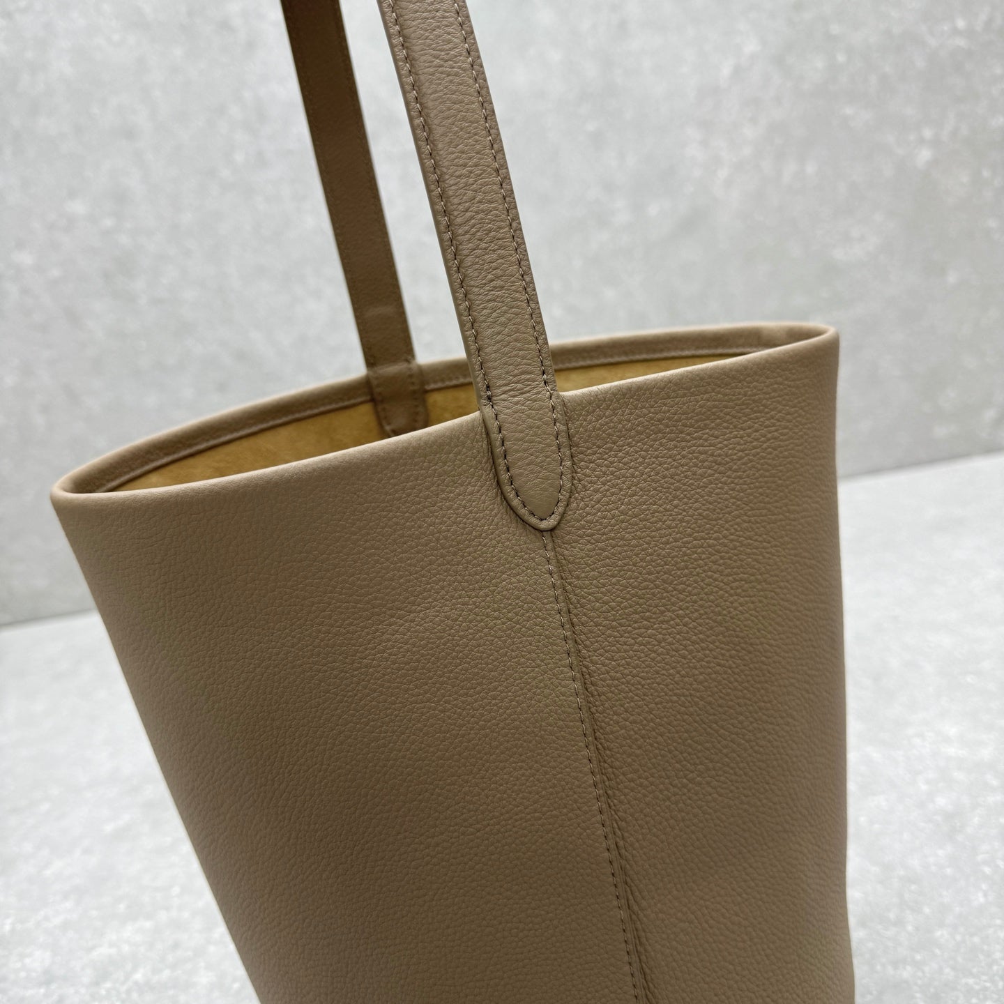 The Row 2025 N/S Park Tote Bag Milk Tea Calfskin