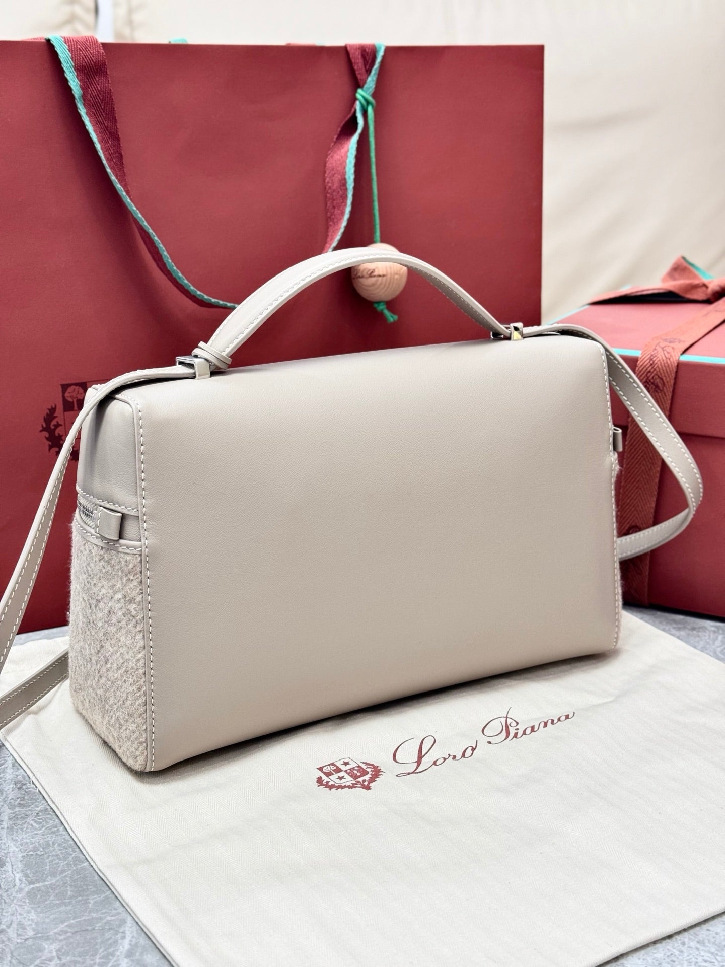 LP 2026 Extra Bag L27 Dove/Antique Silver Wool Leather