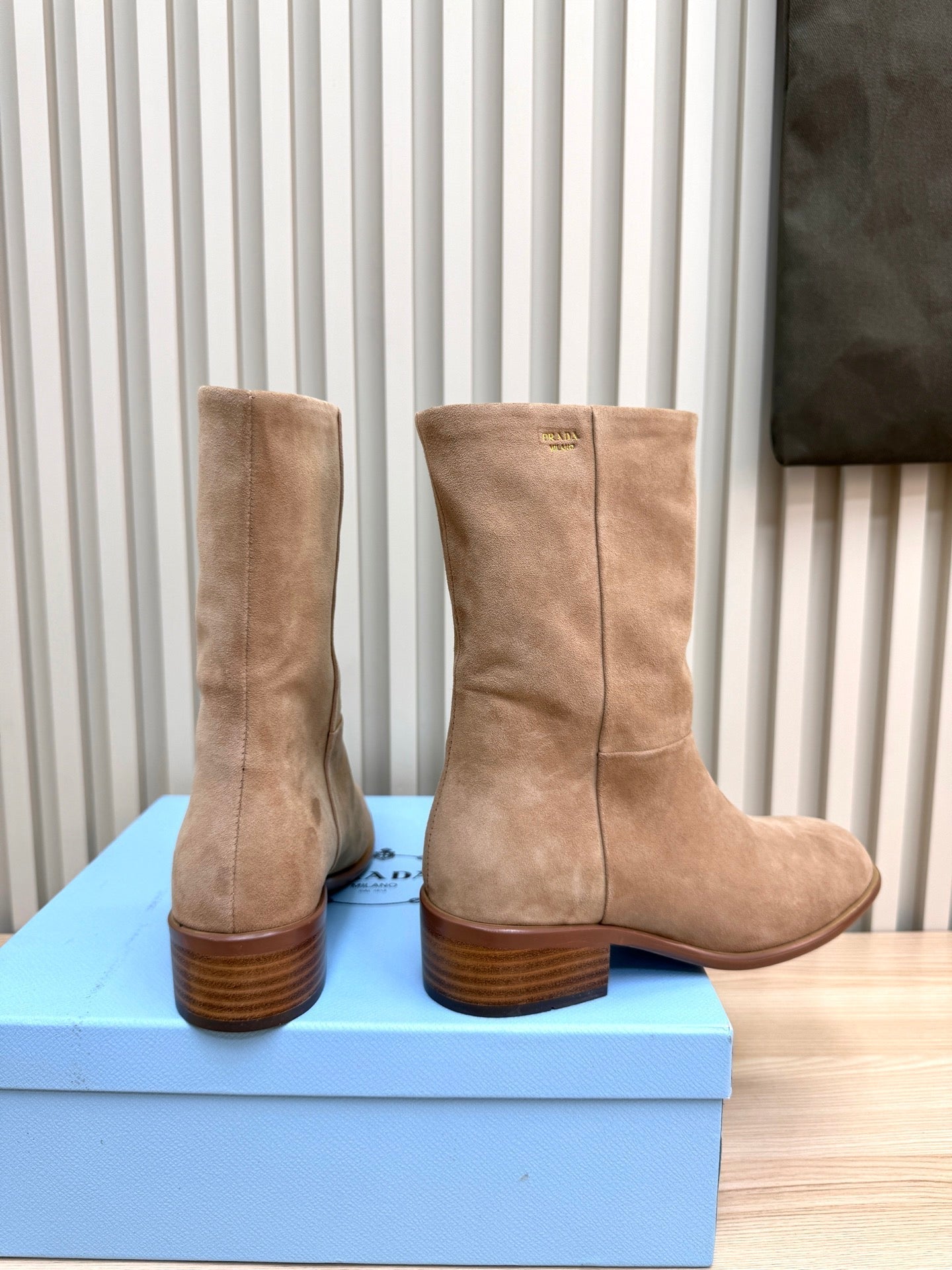 PRA latest mid-length boots beige suede 443658