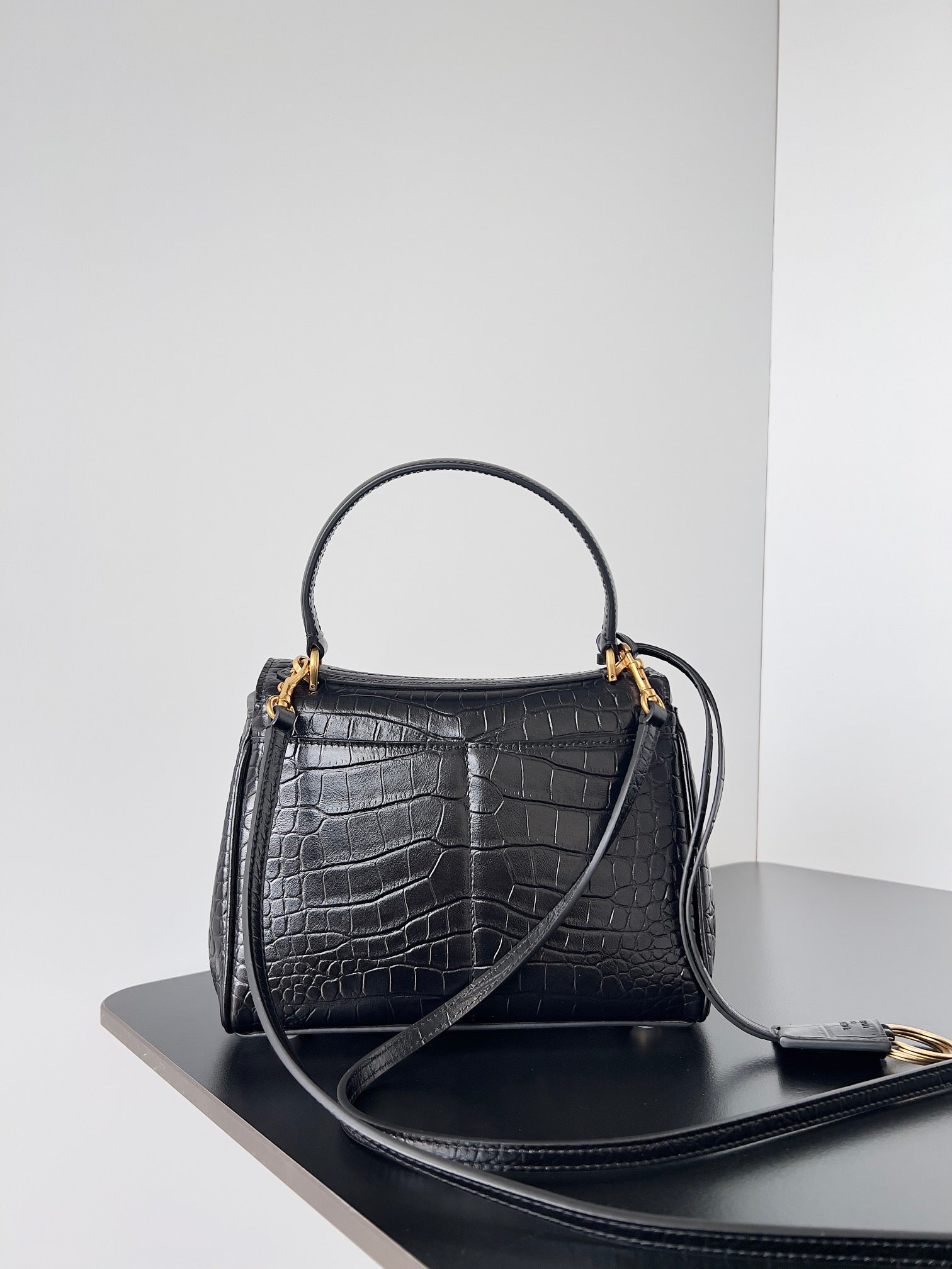 𝗕𝗮𝗹𝗲𝗻𝗰𝗶𝗮𝗴𝗮 Rodeo 22 bag black crocodile skin