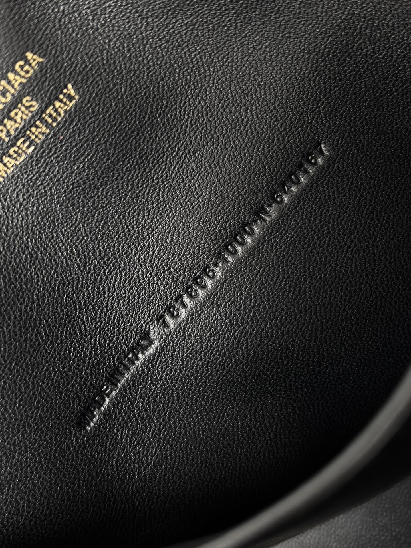 𝗕𝗮𝗹𝗲𝗻𝗰𝗶𝗮𝗴𝗮 Rodeo 22 bag black crocodile skin