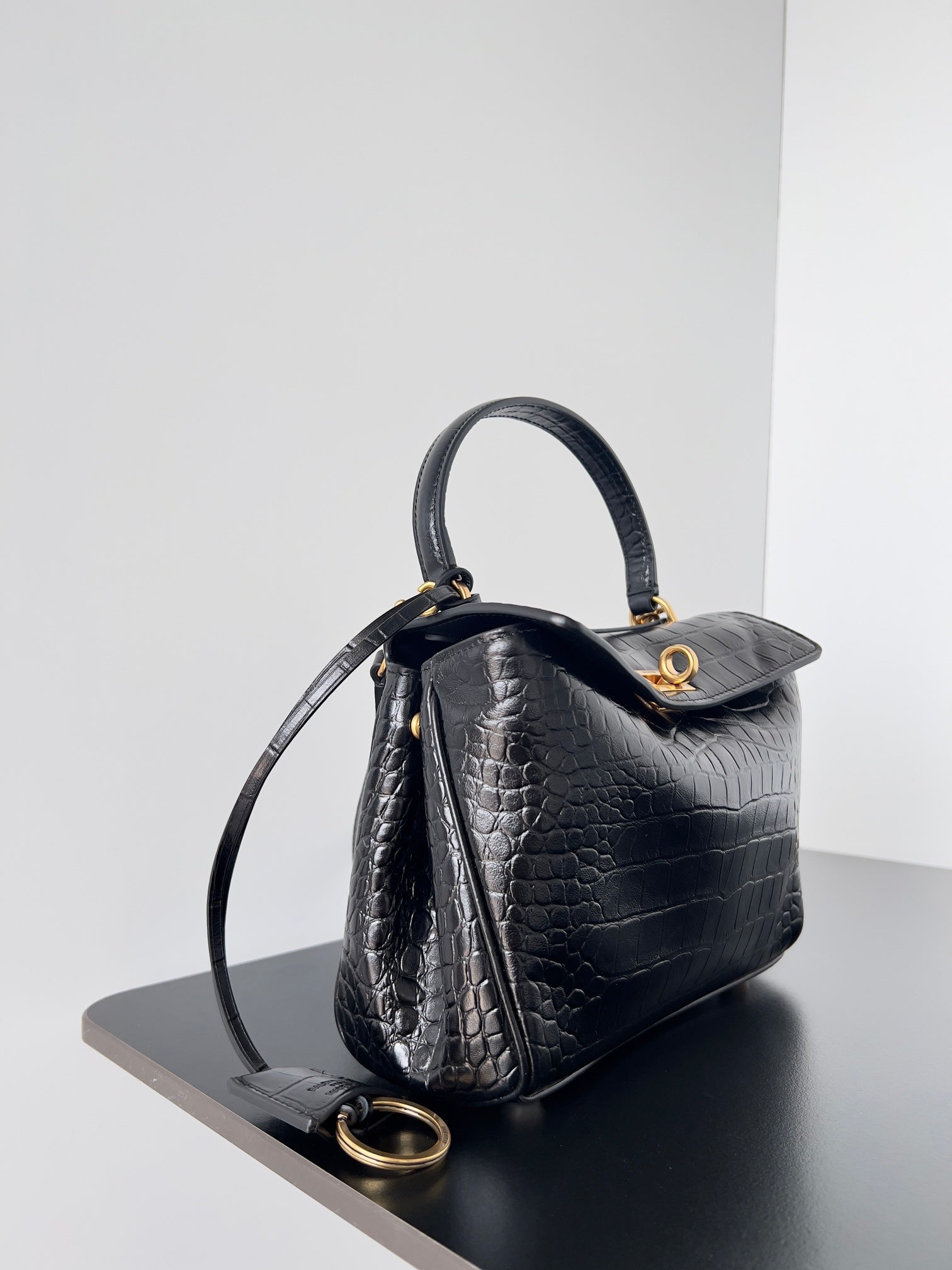 𝗕𝗮𝗹𝗲𝗻𝗰𝗶𝗮𝗴𝗮 Rodeo 22 bag black crocodile skin
