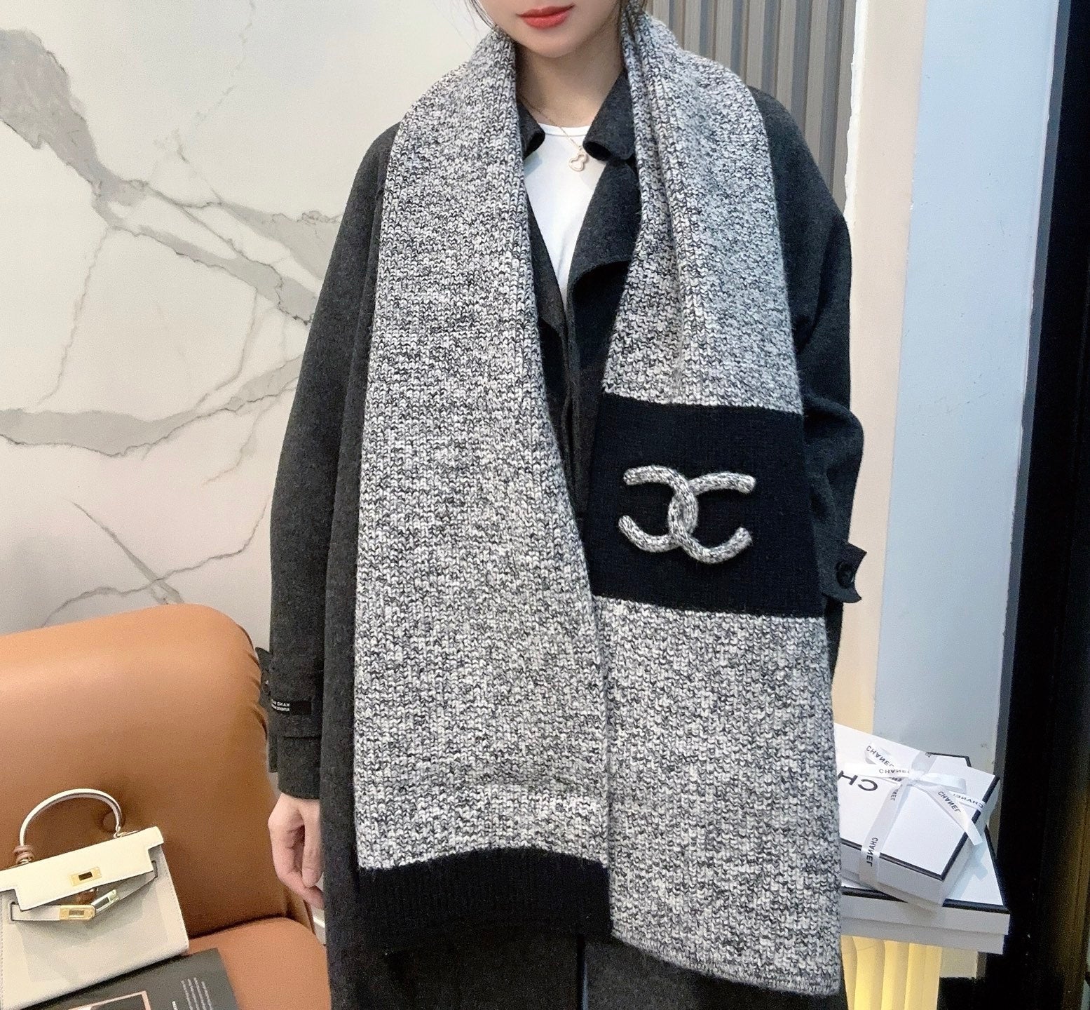 CC 25 Classic Scarf 175cm Light Gray Black Wool 971058
