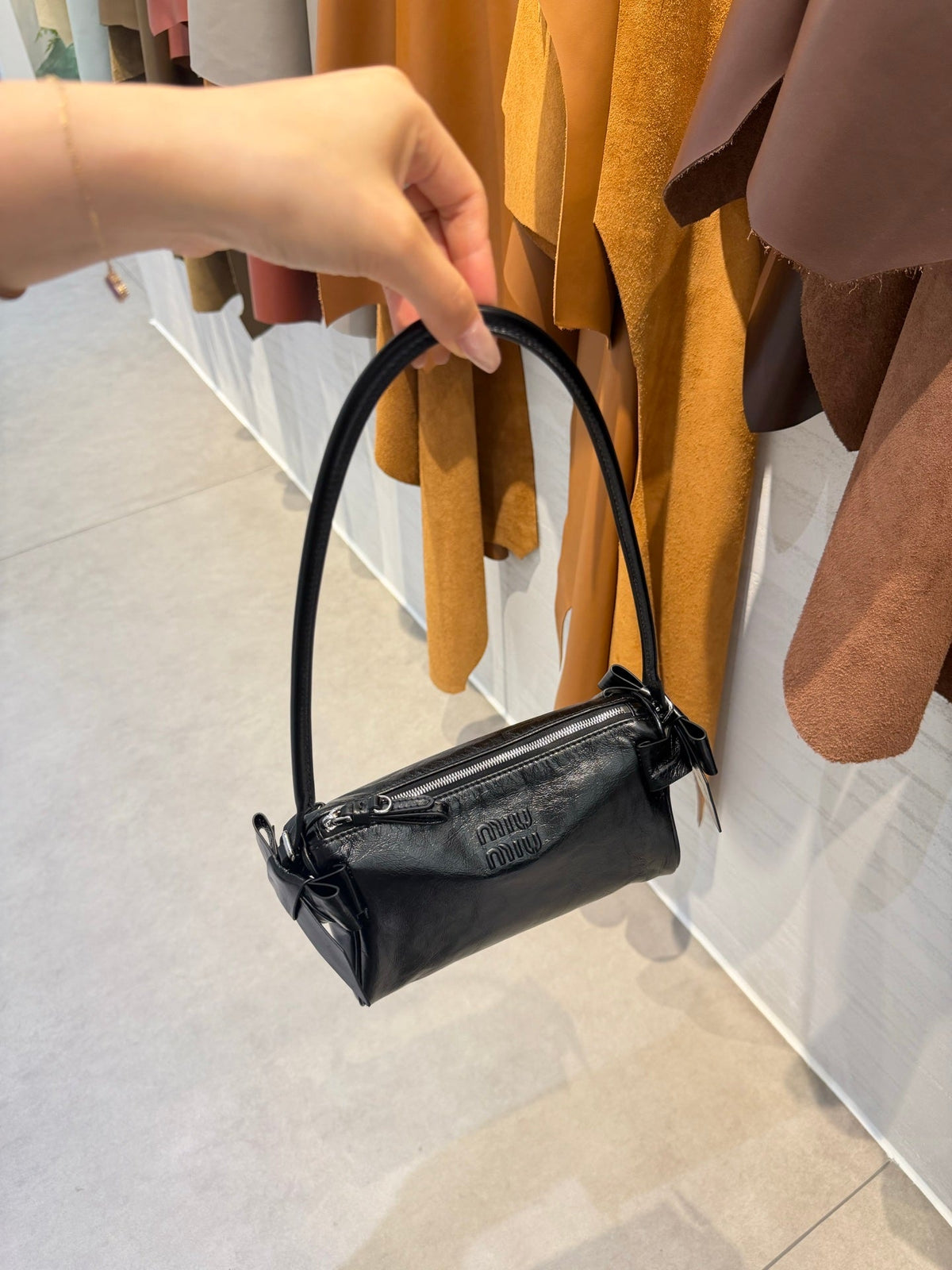 MiuMiu 2026 Shiny Pouch Bow Bag 21cm Black Leather