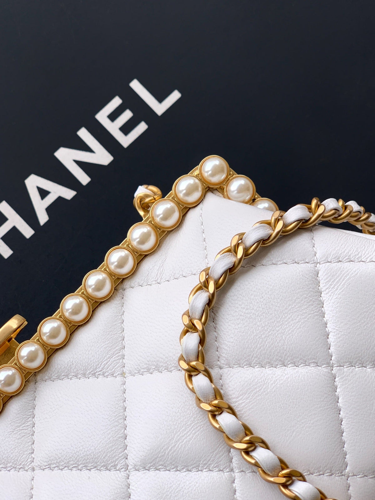 Chanel 2026 Pearl Clutch White Gold Lambskin 321881