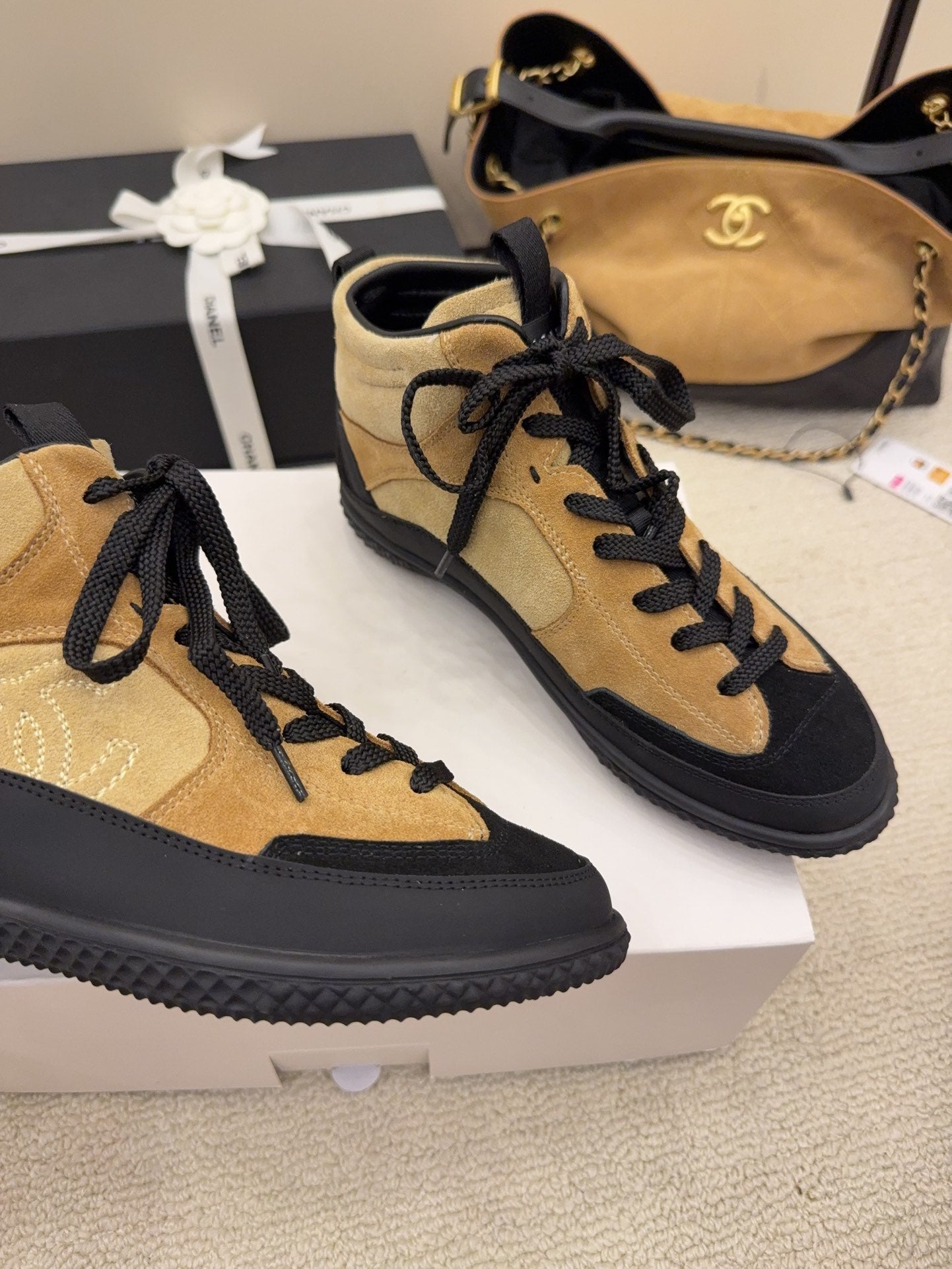 CC 26 High-top Sneaker Beige mix Black Suede 589100