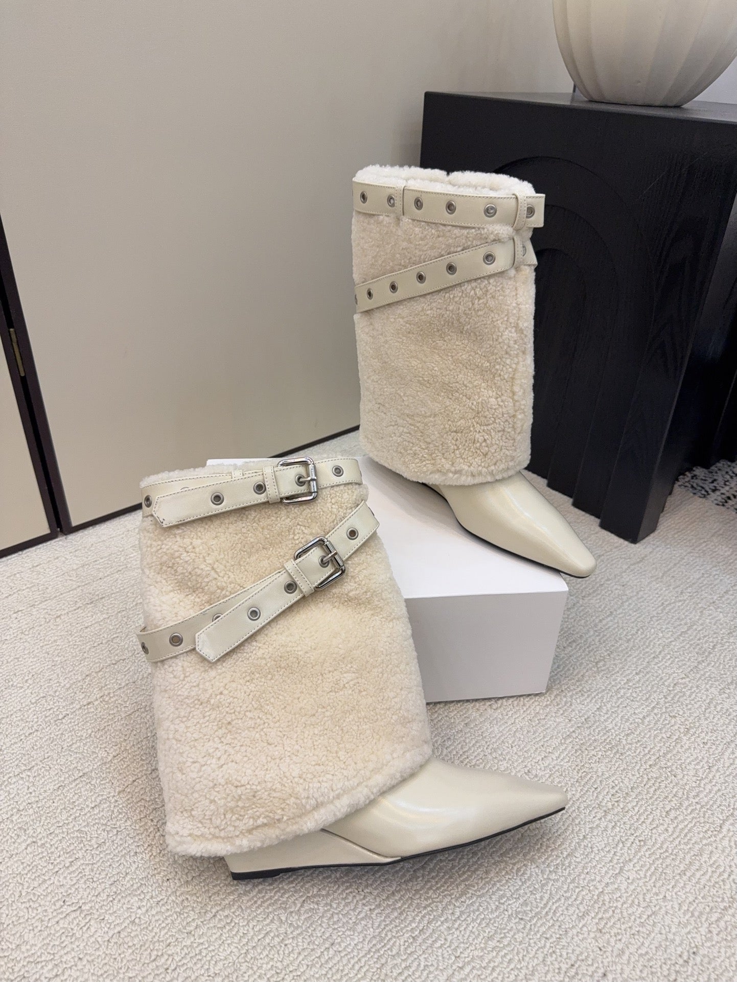 CC 26 Ankle Boot With Buckle Off-white Cowhide Wool 589110