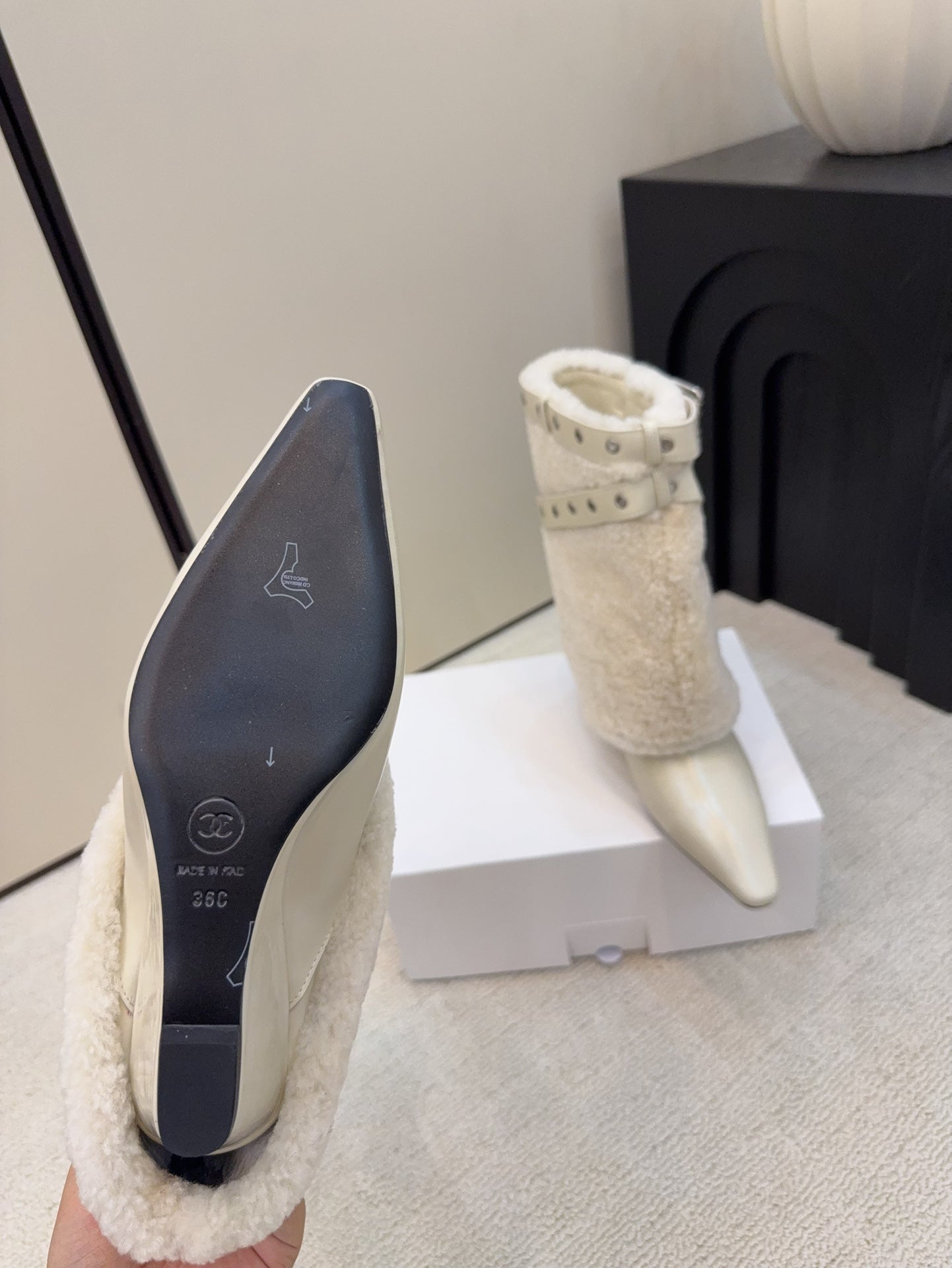 CC 26 Ankle Boot With Buckle Off-white Cowhide Wool 589110