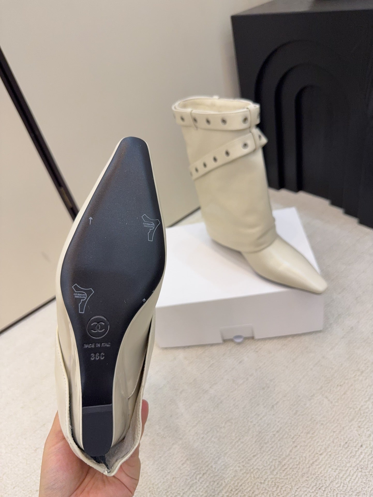 CC 26 Ankle Boot With Buckle Off-white Cowhide 589112