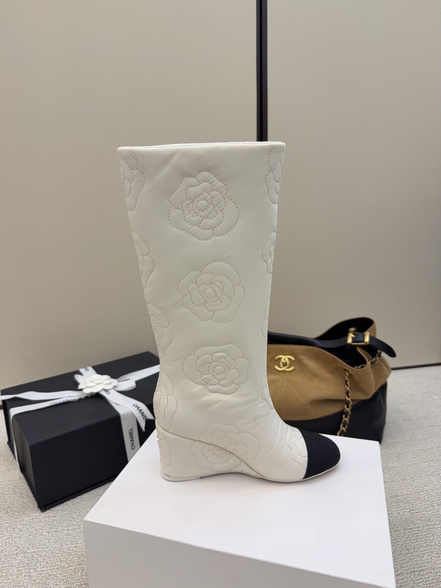 CC 26 Wedge Boot With Quilted Camellia Pattern White Black Fabric 588891