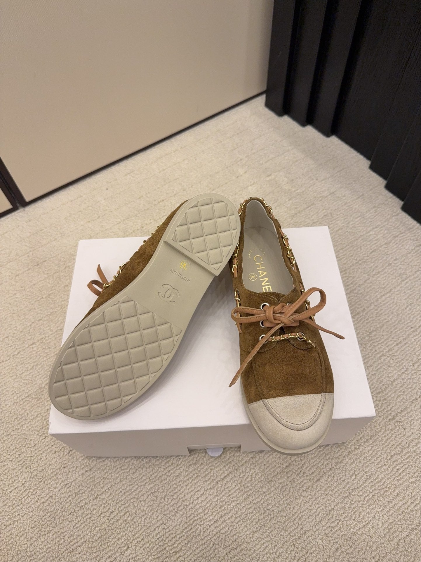 CC 26 Mocassin Loafer Brown Suede 588896