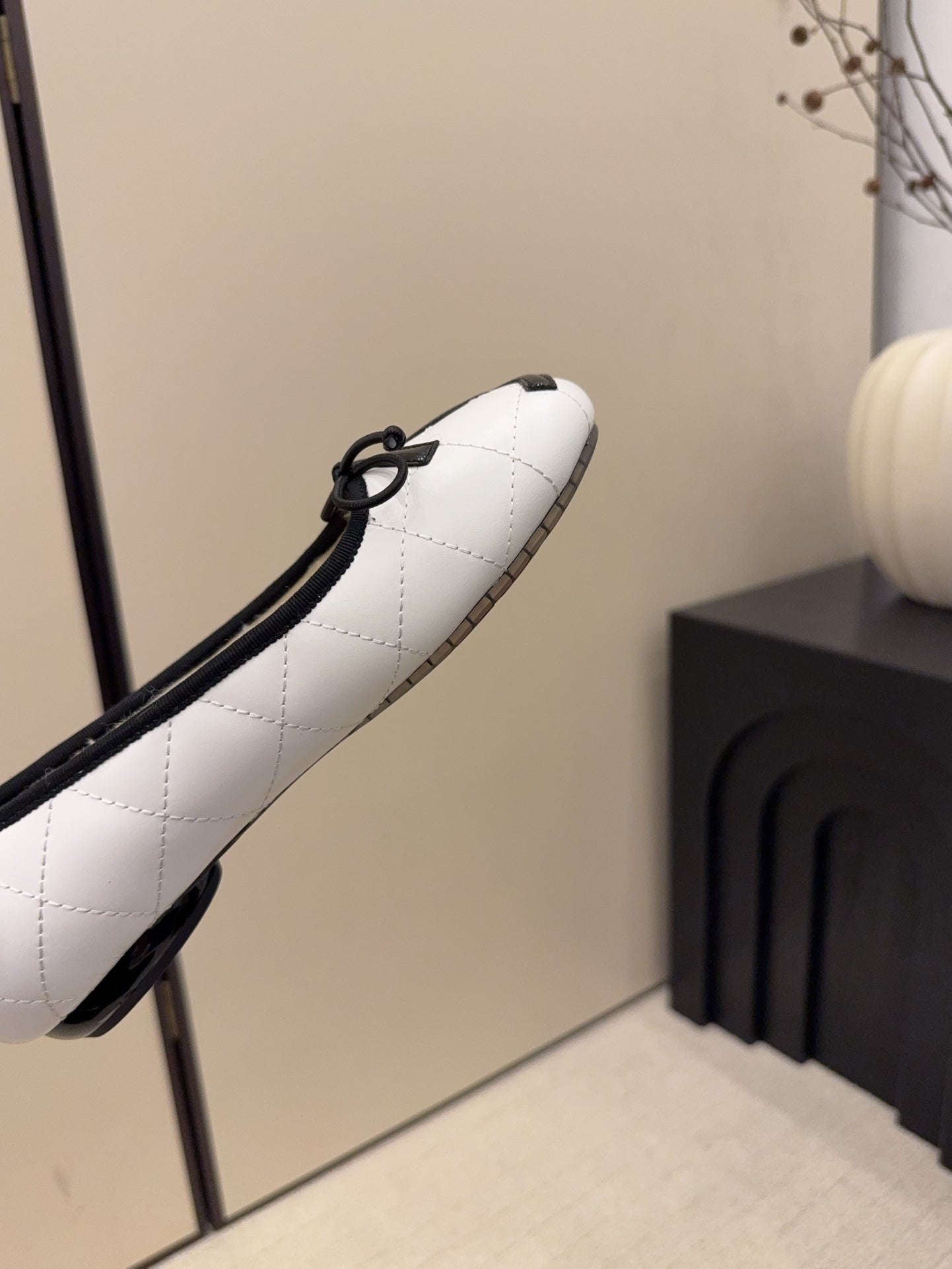 CC 26 Shearling Ballet Flat White Beige Cowhide Wool 588919