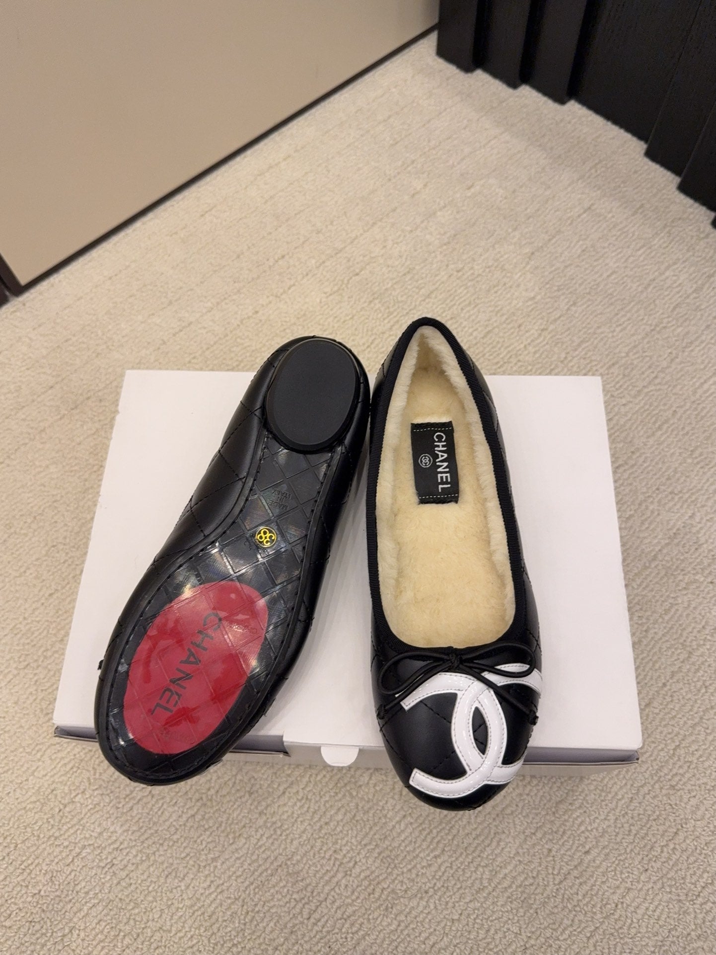 CC 26 Shearling Ballet Flat Black Beige White Cowhide Wool 588920