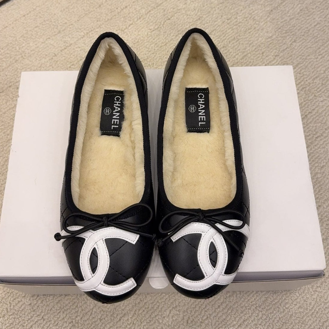 CC 26 Shearling Ballet Flat Black Beige White Cowhide Wool 588920