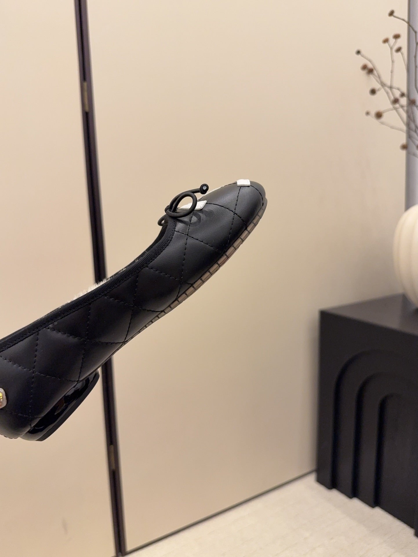 CC 26 Shearling Ballet Flat Black Beige White Cowhide Wool 588920