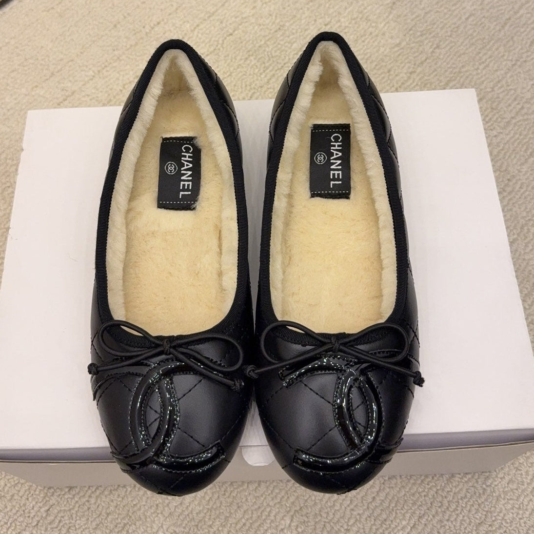 CC 26 Shearling Ballet Flat Black Beige Cowhide Wool 588921