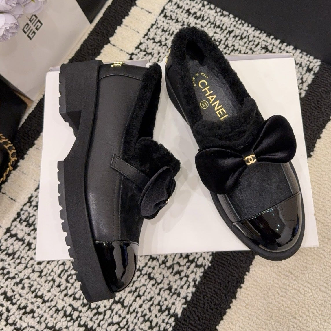 CC 26 Fur-lined Loafer With Bow Black Wool Leather 588823