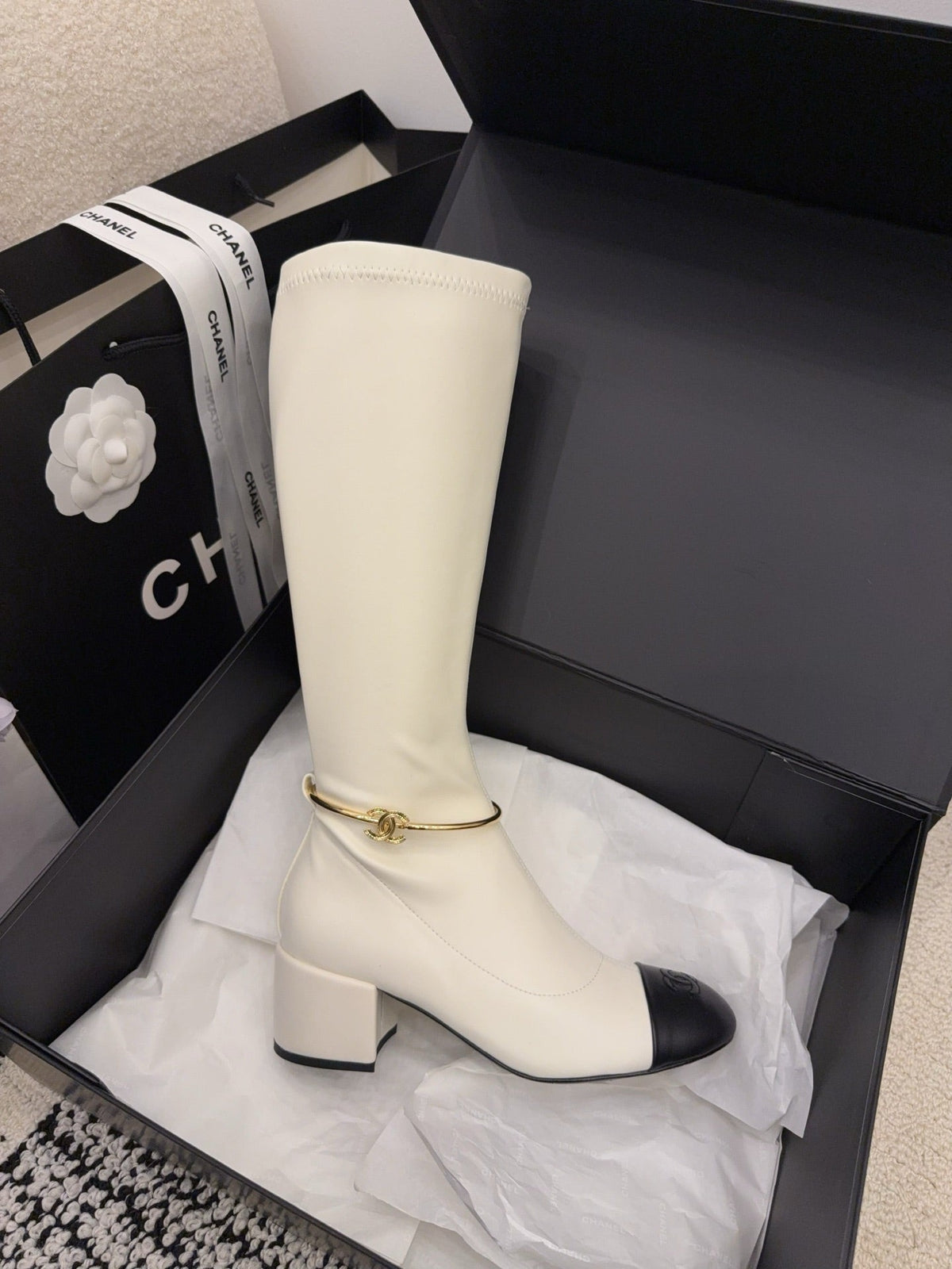 CC 26 Boot With Gold-tone Ankle Chain White Black Lambskin 588821