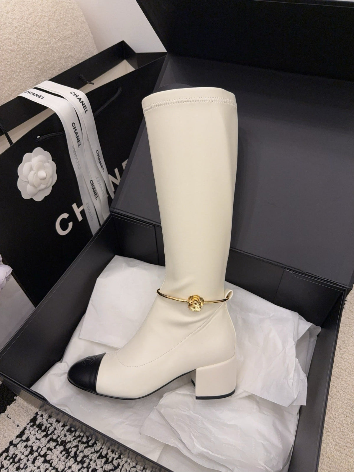 CC 26 Boot With Gold-tone Ankle Chain White Black Lambskin 588821