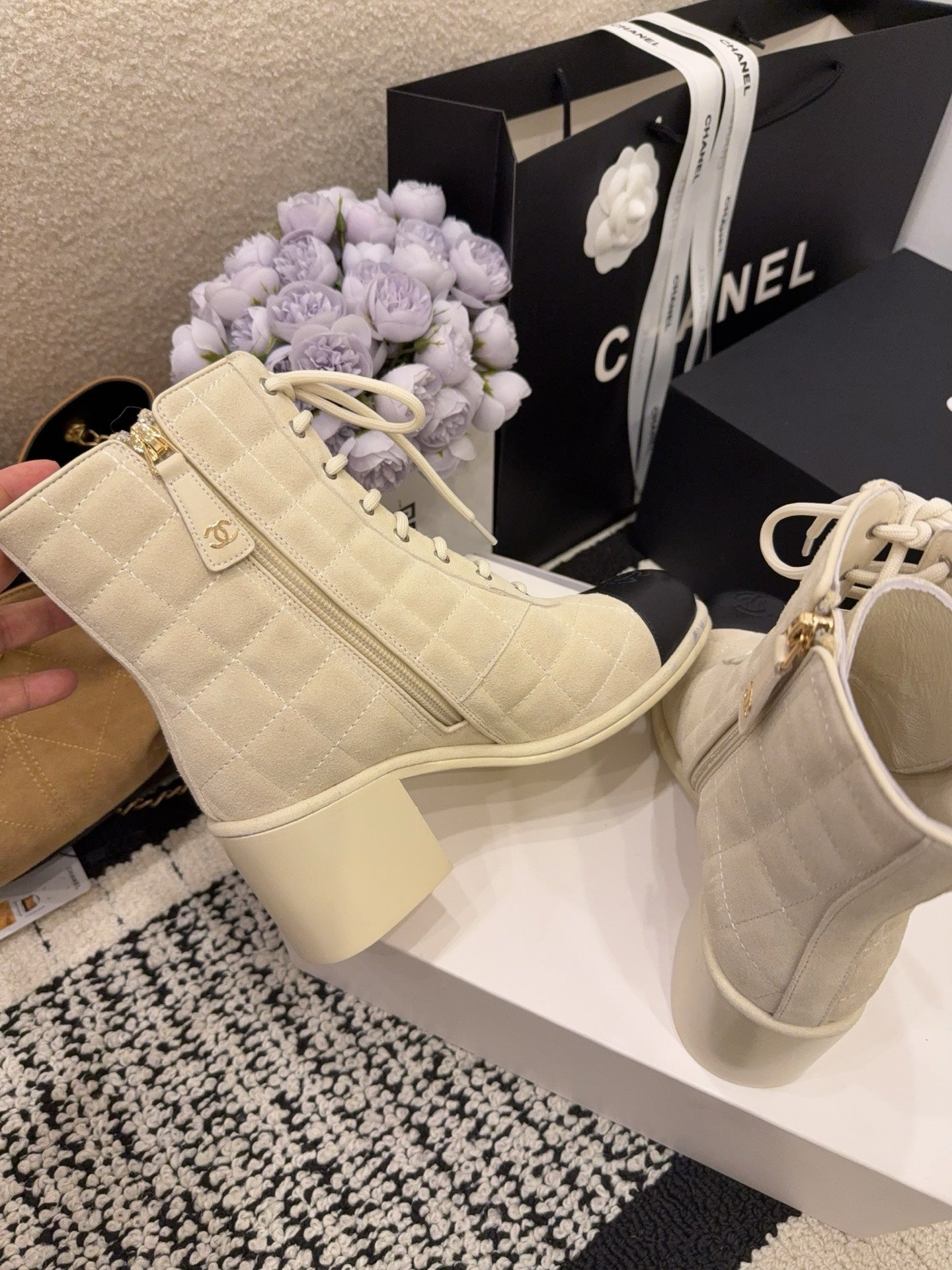 CC 26 Quilted Lace-up Boot Cream Black Suede Calfskin