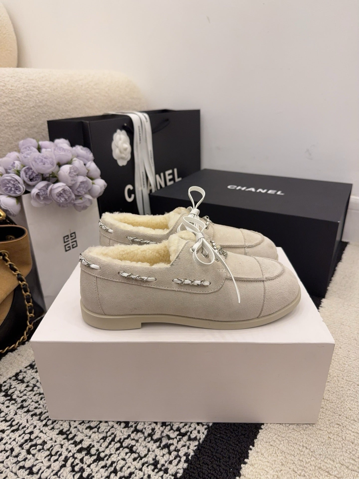 CC 26 Shearling Loafer Beige White Suede Wool 588710