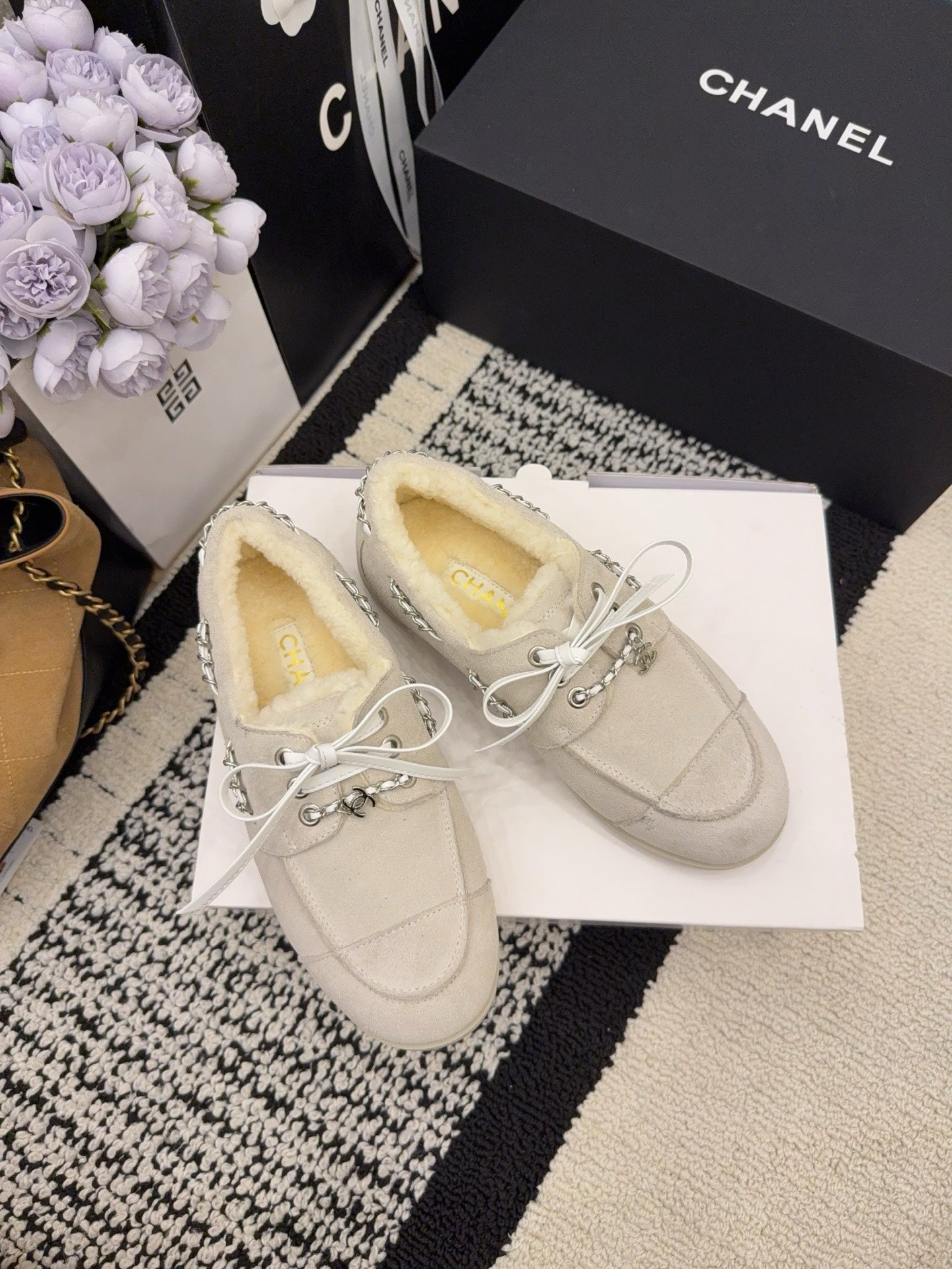 CC 26 Shearling Loafer Beige White Suede Wool 588710