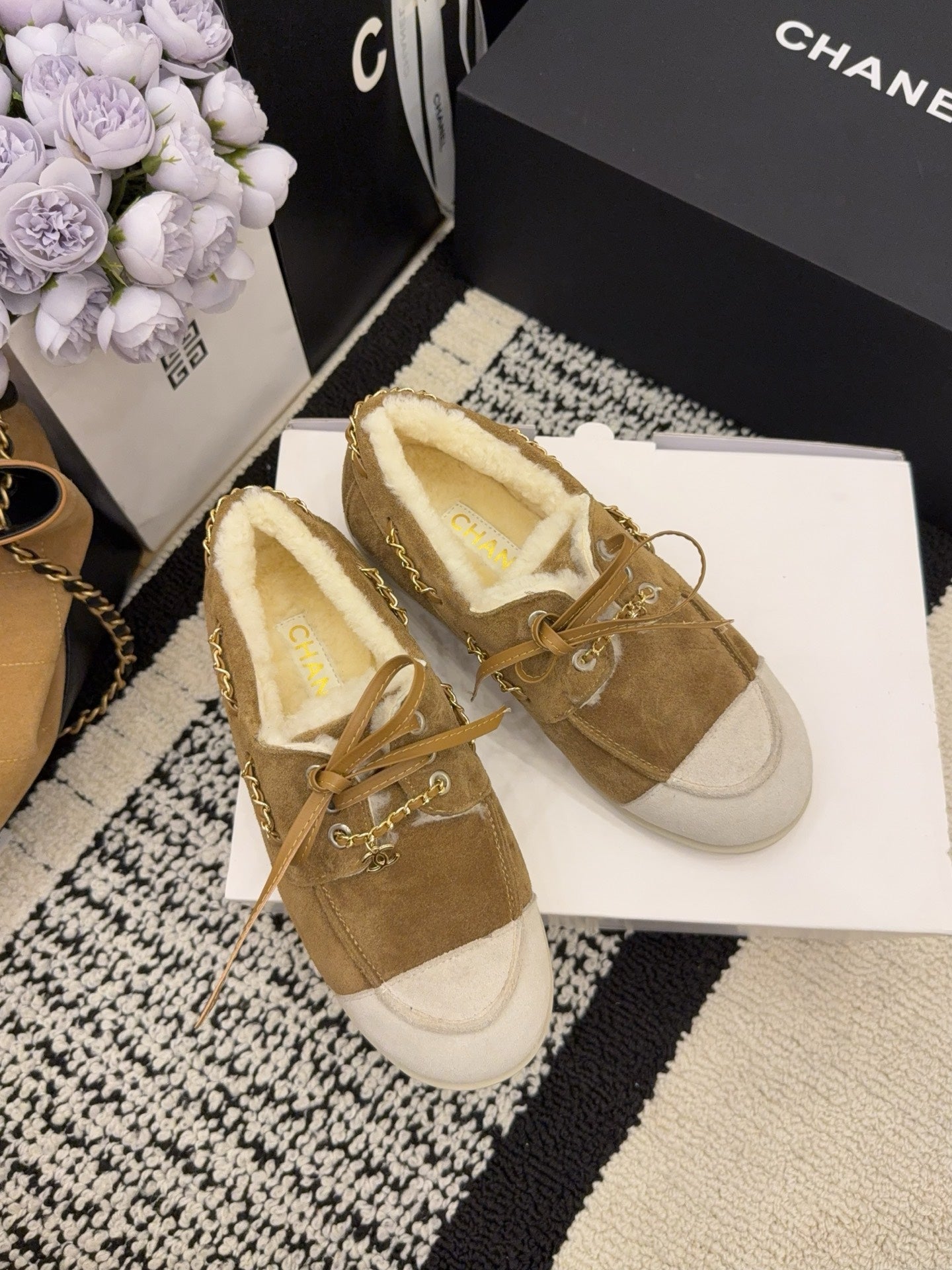 CC 26 Shearling Loafer Tan White Suede Wool 588712