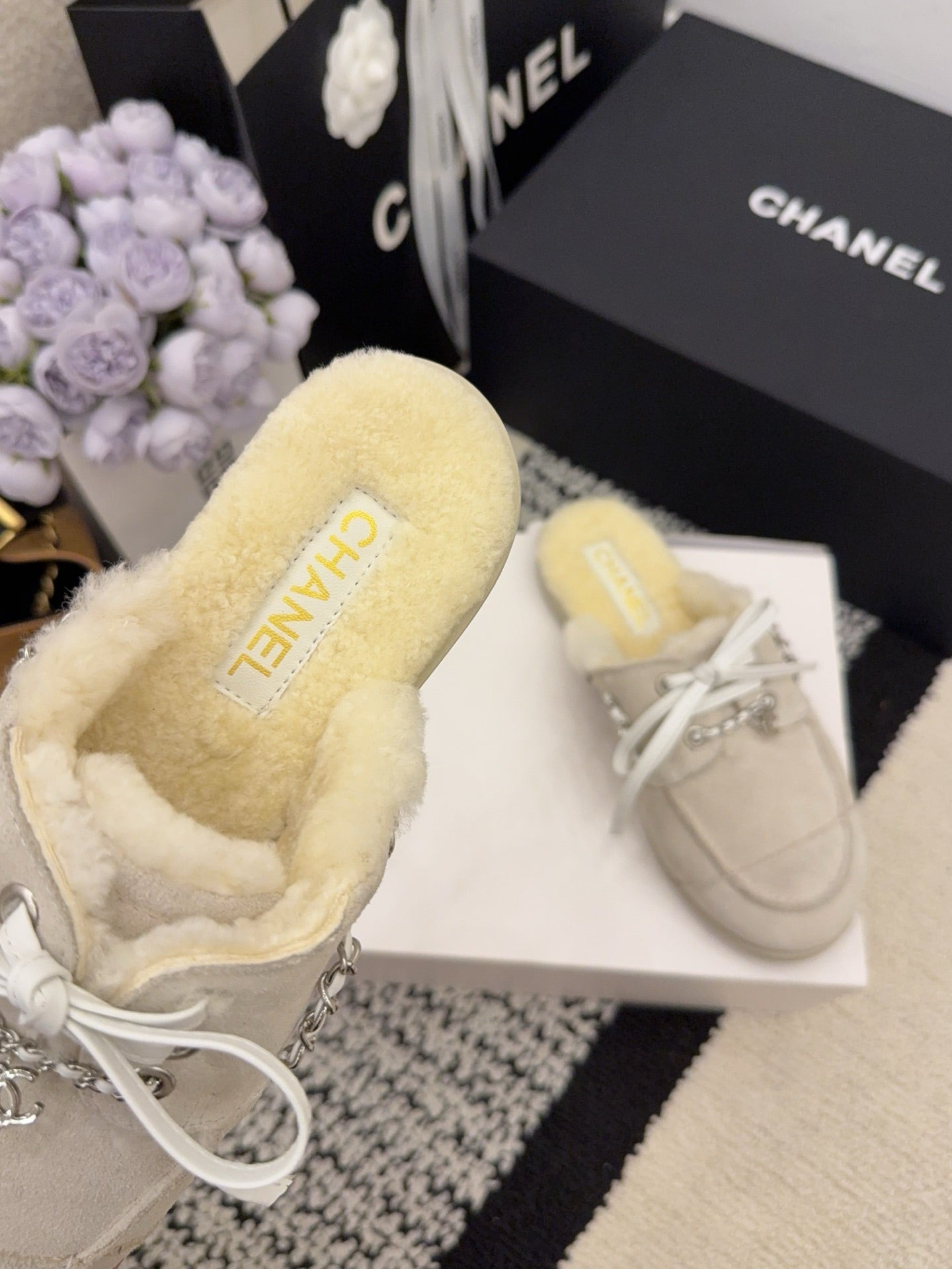 CC 26 Shearling Slip-on Loafer Beige White Suede Wool 588715