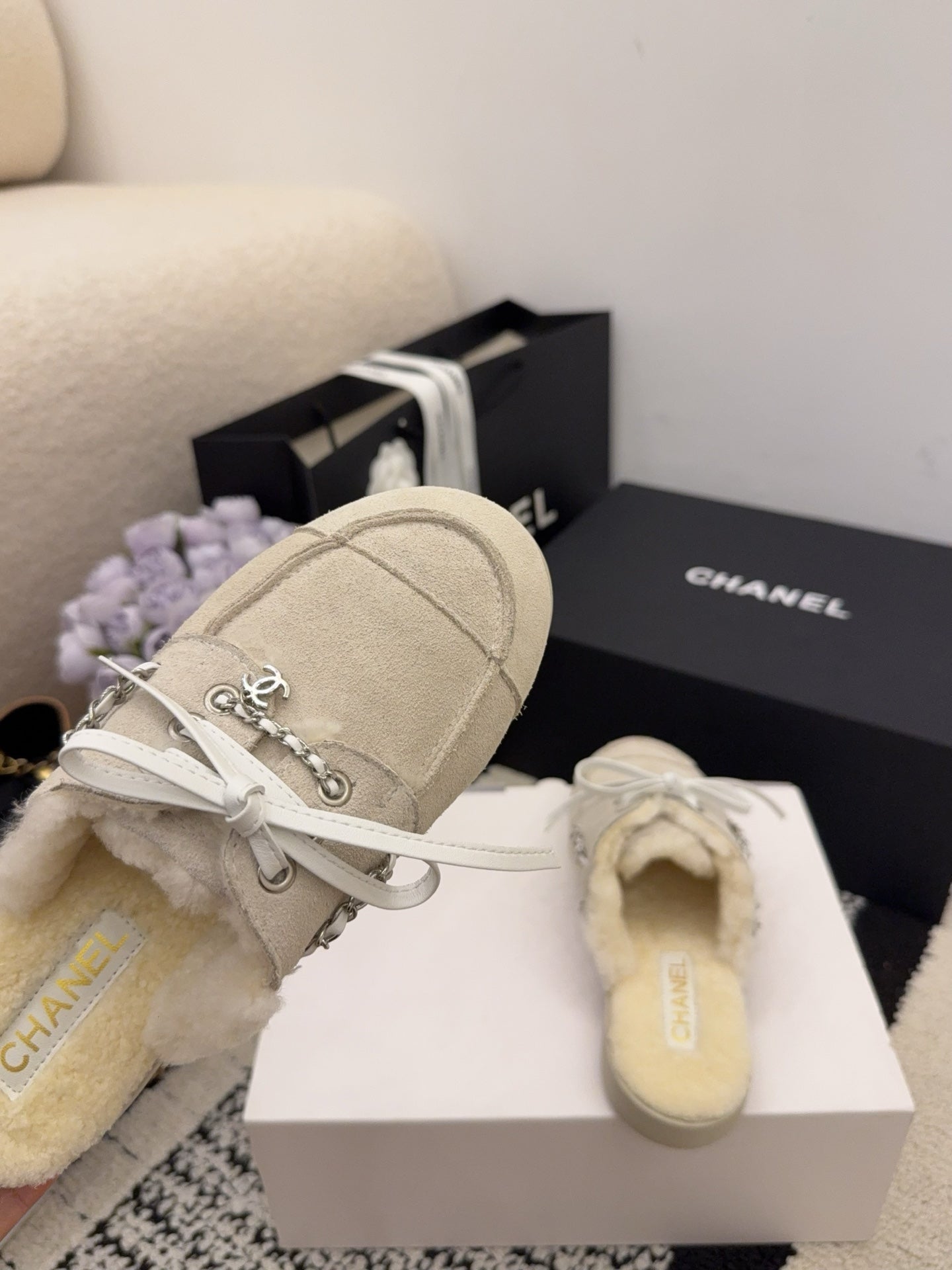 CC 26 Shearling Slip-on Loafer Beige White Suede Wool 588715