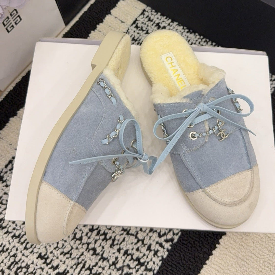 CC 26 Shearling Slip-on Loafer Blue White Suede Wool 588716