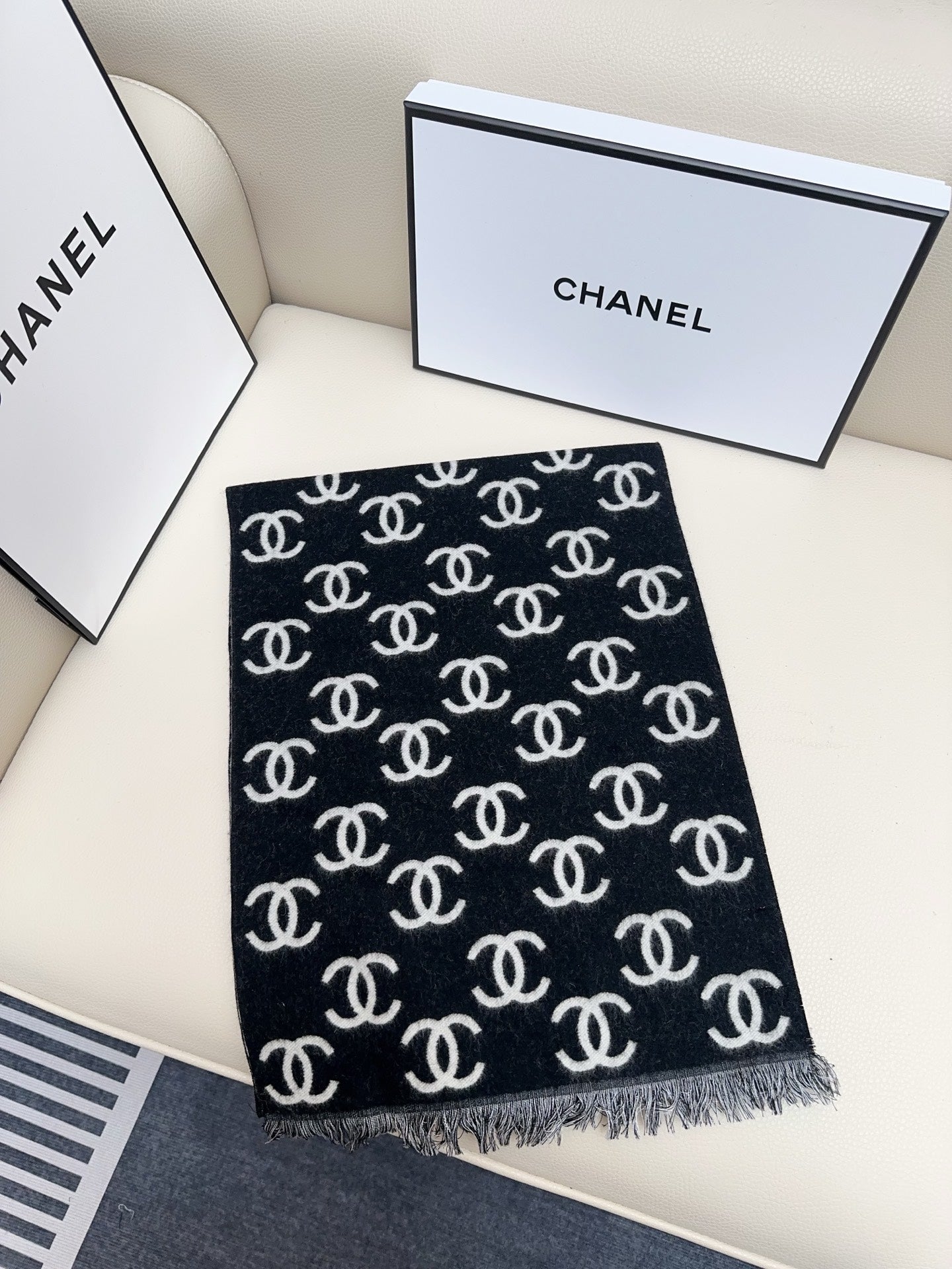 CC 25 Classic Scarf 180cm Black Wool 293305