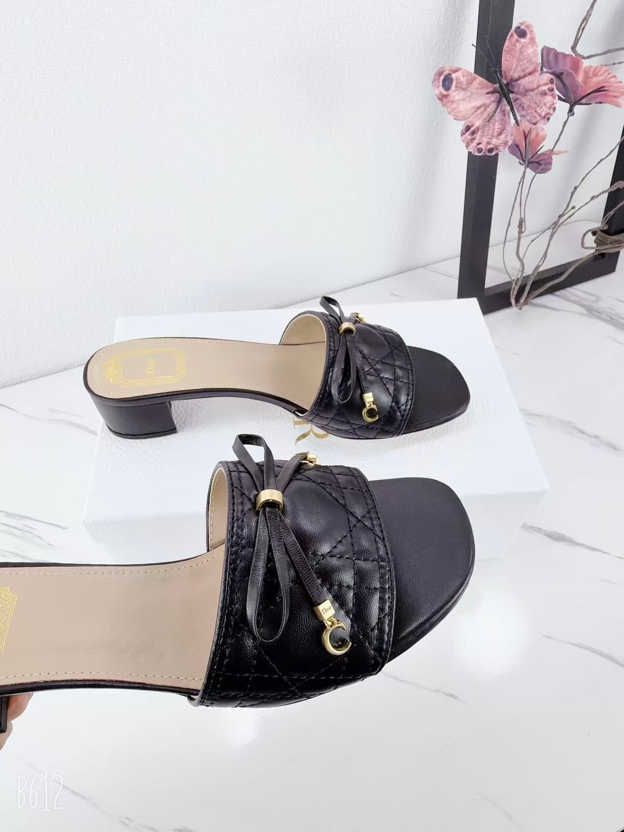 CD 26s Slippers Black Beige Cowhide 681587