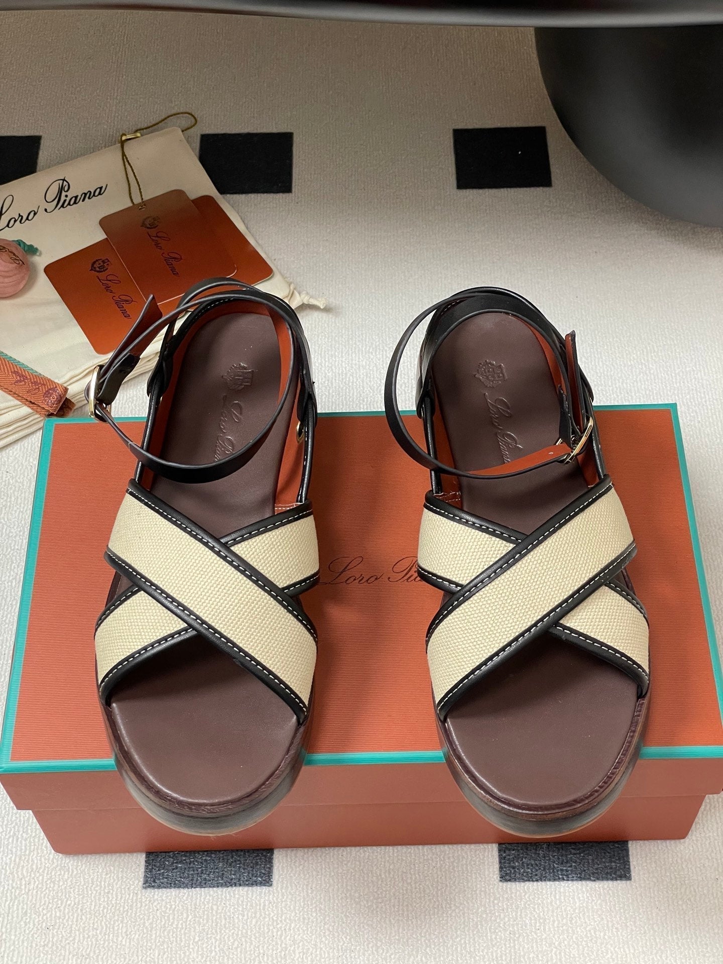 LP  Sandal Beige Brown Cowhide 312168