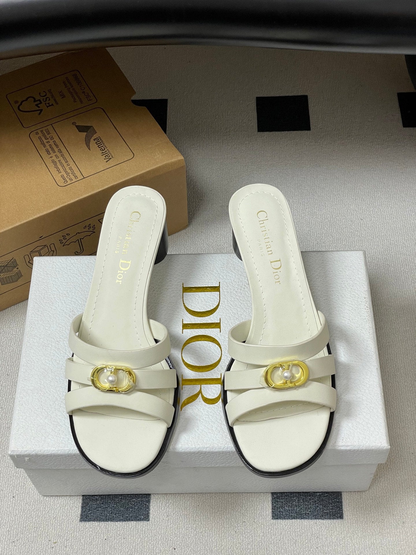 CD 26 Chunky Heel Sandals 50 White Leather 593525