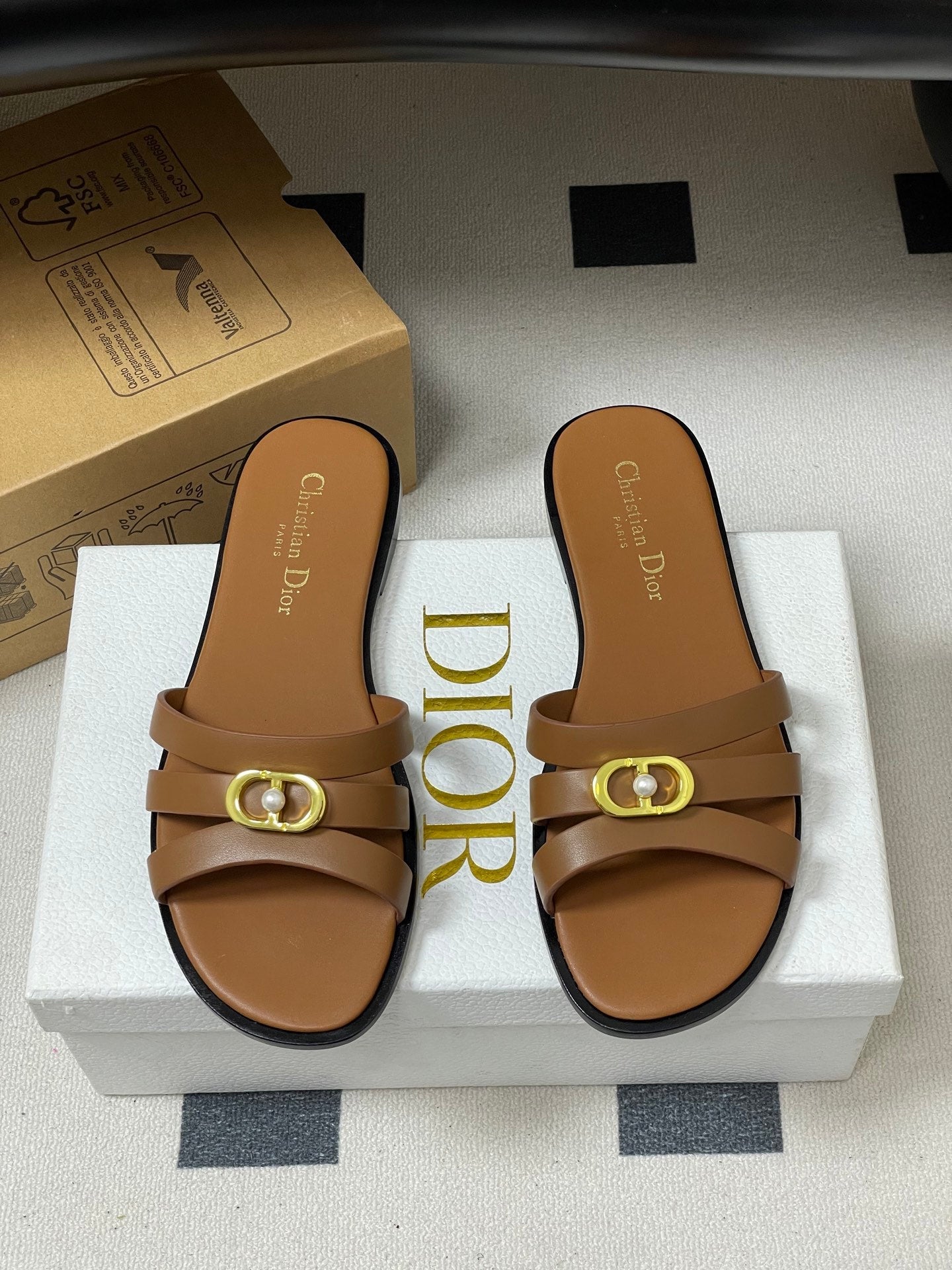 CD 26 Chunky Heel Sandals Tan Leather 593530