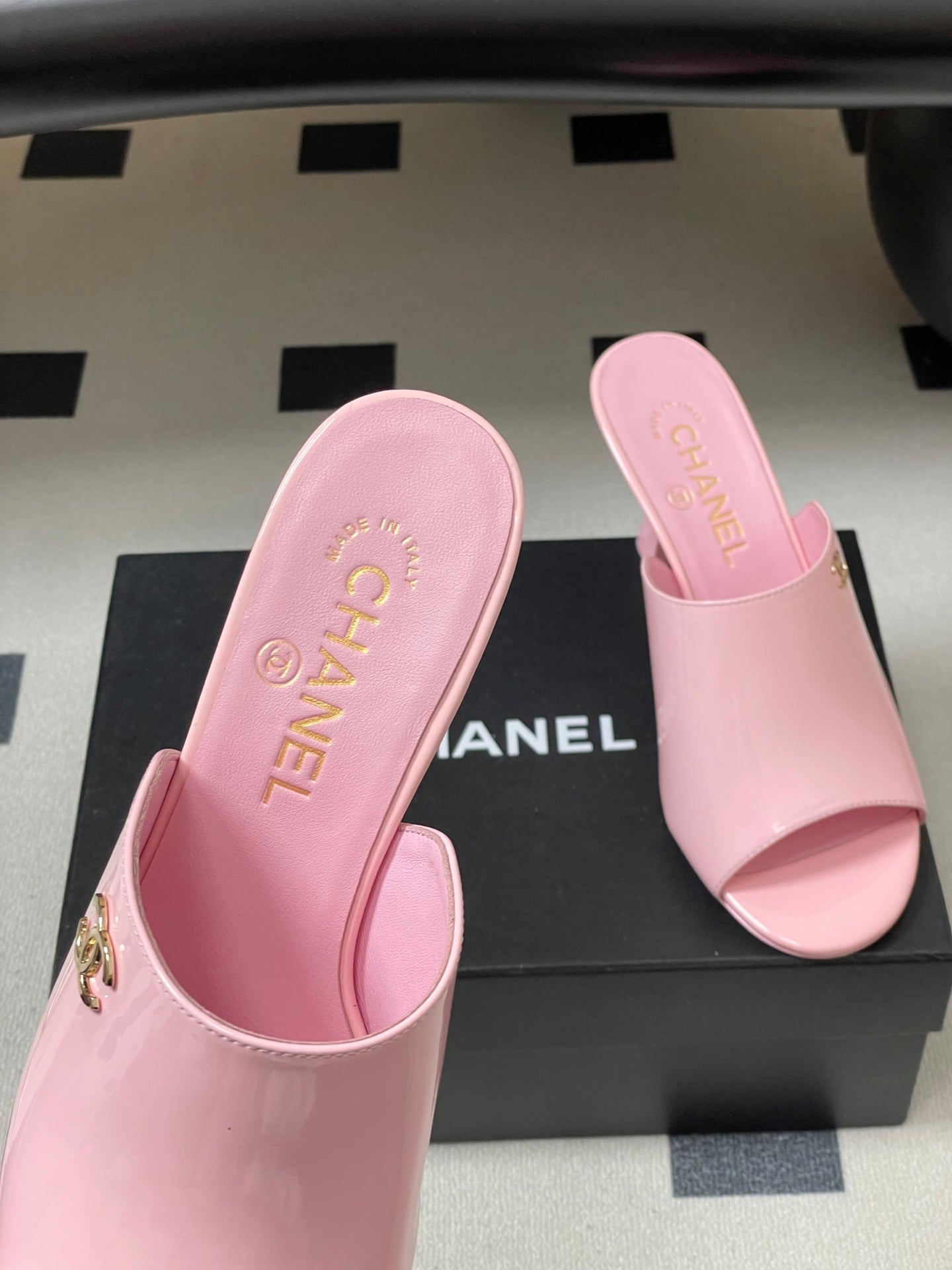 CC 26 Sandal Pink Patent Leather 593320