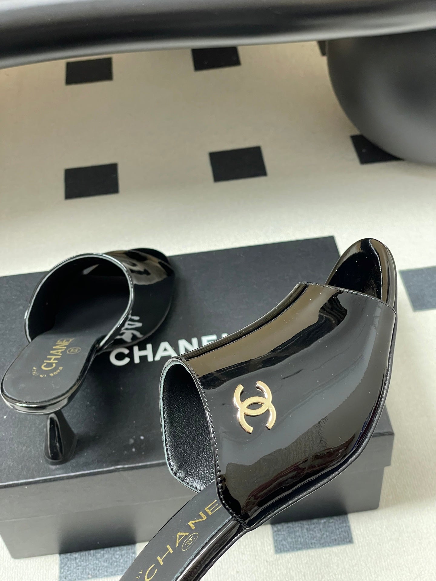 CC 26 Sandal Black Patent Leather 593323