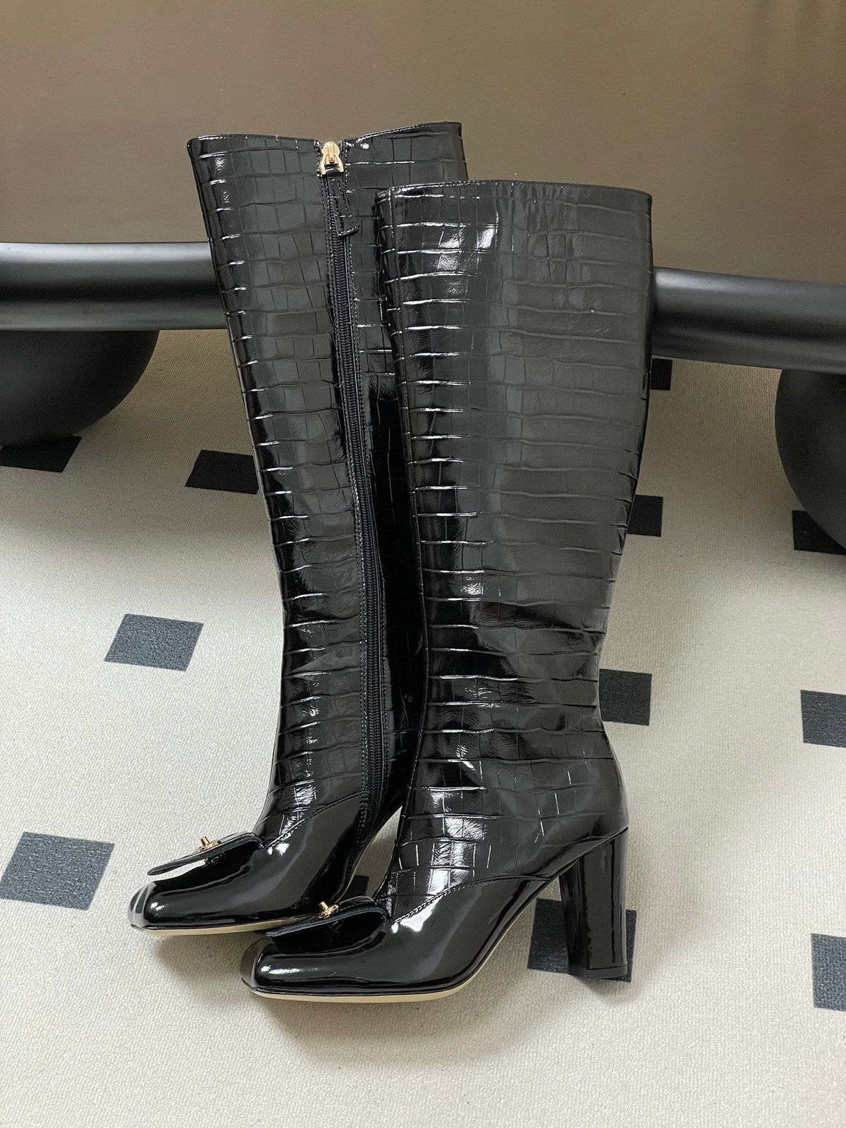 CC 26 Crocodile-embossed High Boot Black Patent Leather 593111