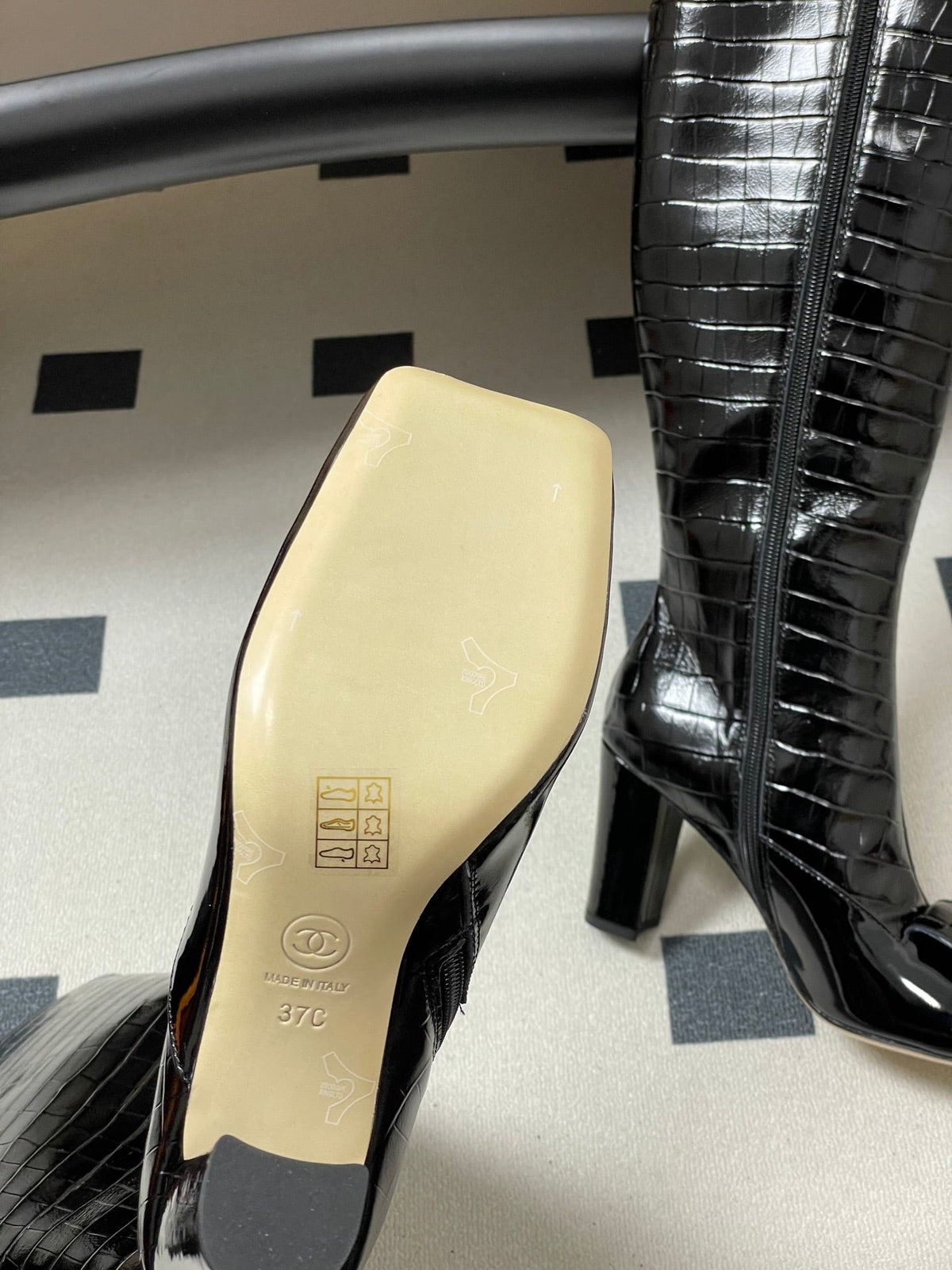 CC 26 Crocodile-embossed High Boot Black Patent Leather 593111