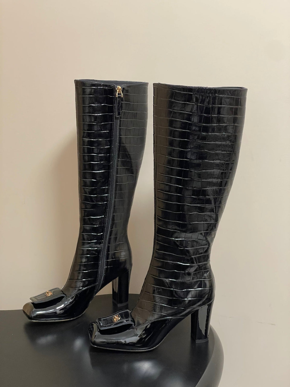 CC 26 Crocodile-embossed High Boot Black Patent Leather 593111