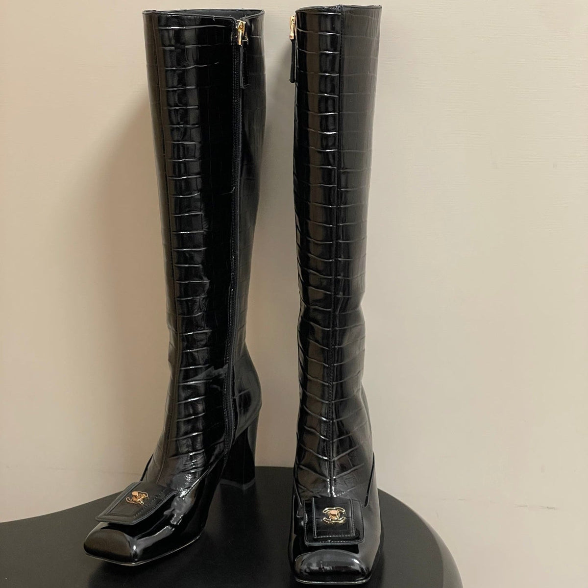CC 26 Crocodile-embossed High Boot Black Patent Leather 593111