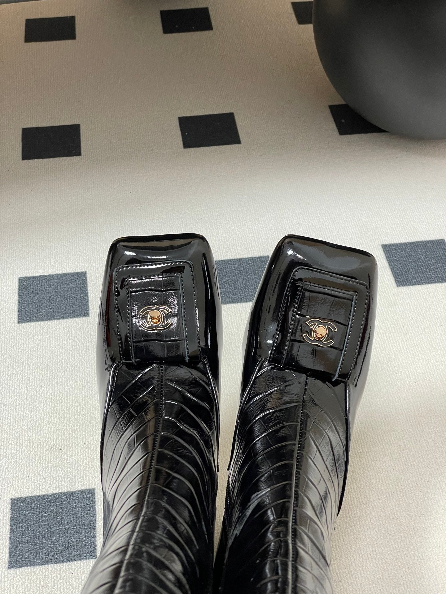 CC 26 Crocodile-embossed High Boot Black Patent Leather 593111