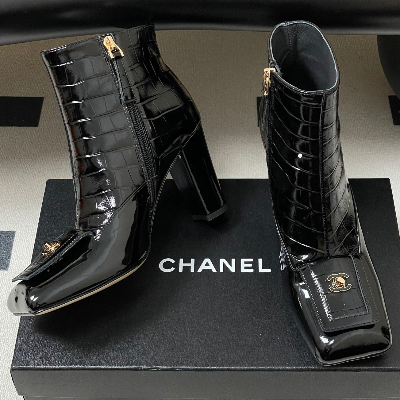 CC 26 Crocodile-embossed Boot Black Patent Leather 593113