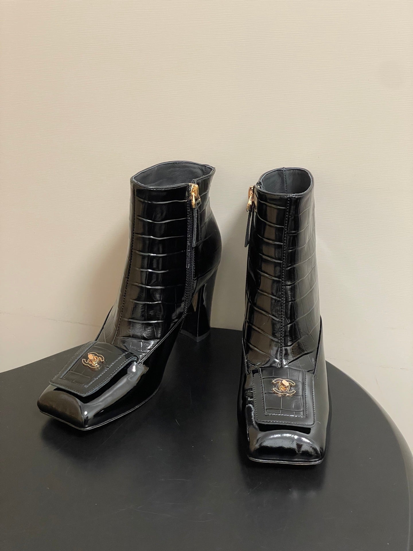 CC 26 Crocodile-embossed Boot Black Patent Leather 593113